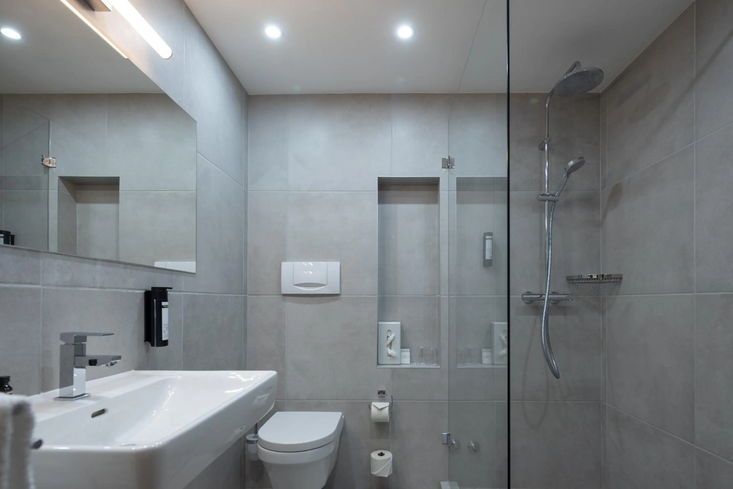 Shower in Q! Hotel Maria Theresia