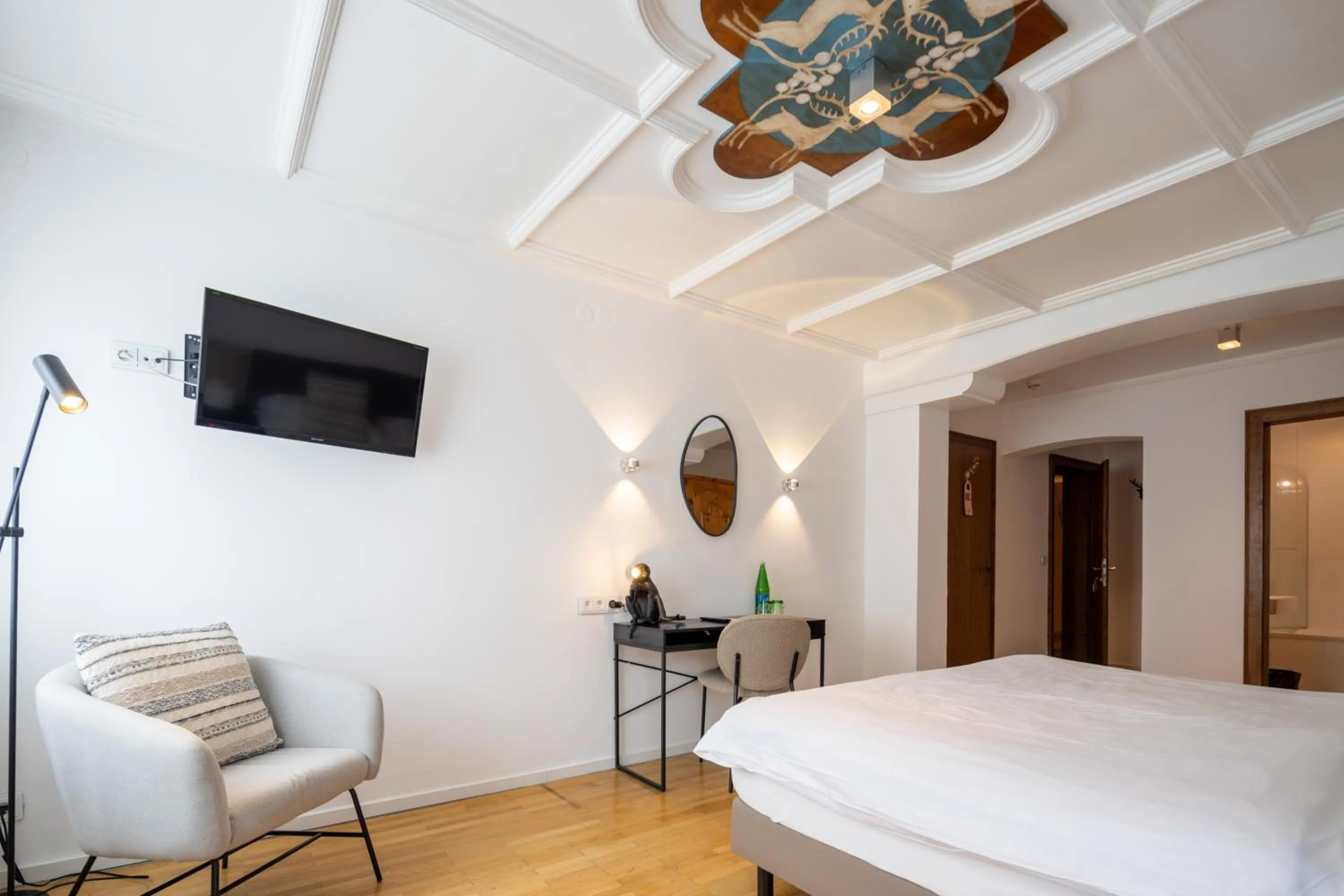 TV and multimedia, Bed in Q! Hotel Maria Theresia