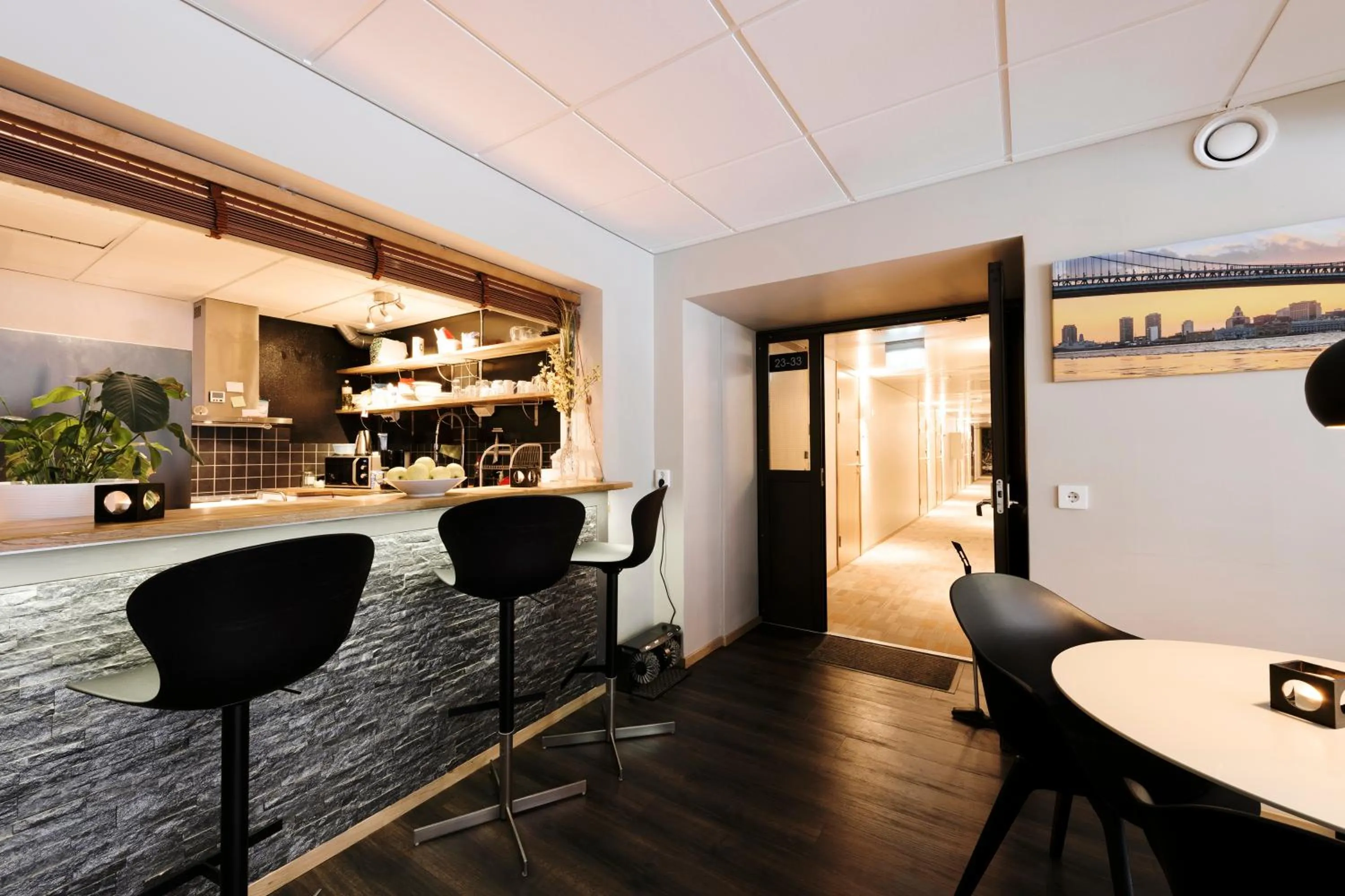 Communal lounge/ TV room in SPiS Hotell Naran