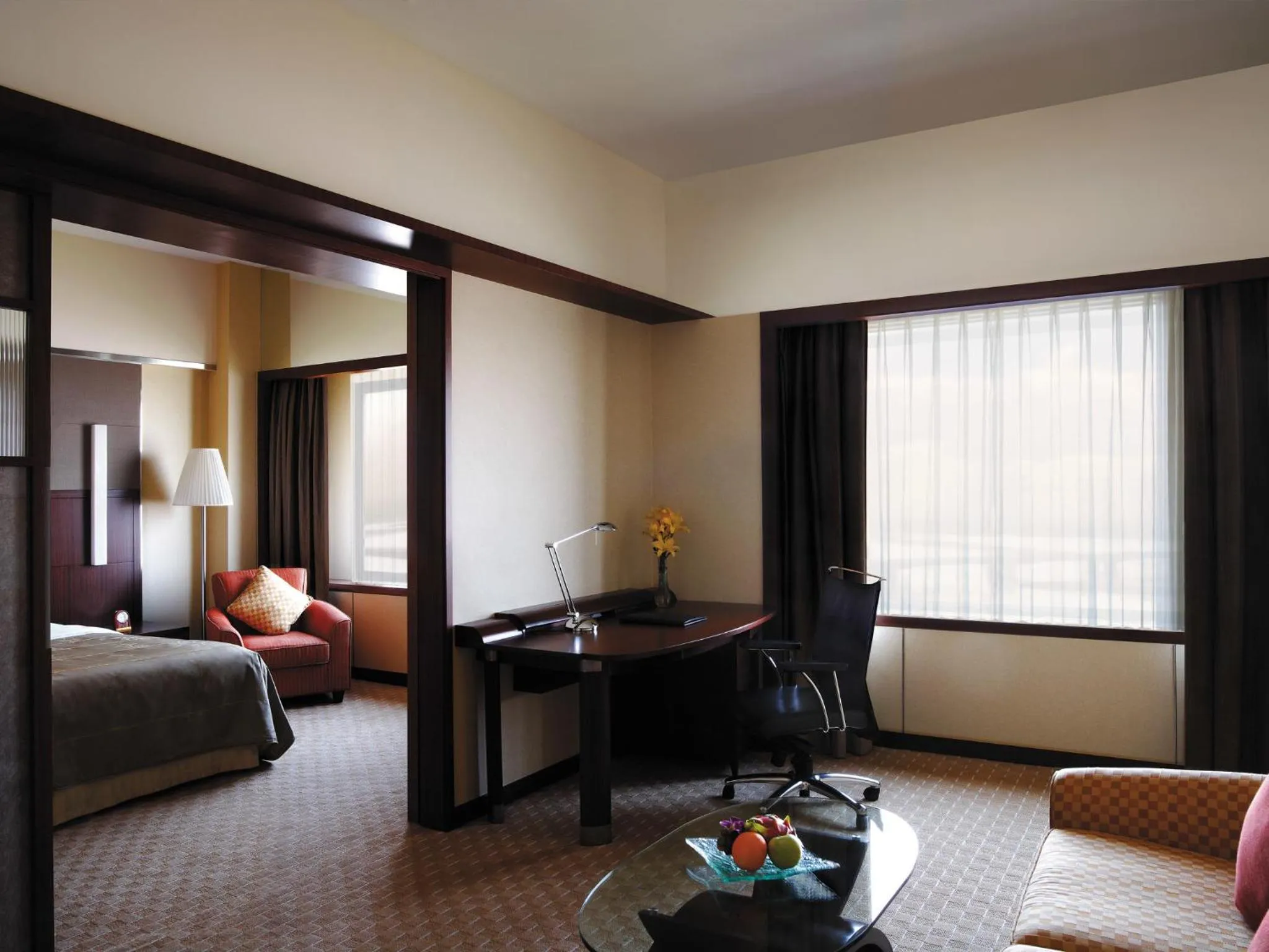 Photo of the whole room, Bed in Shangri-La Harbin