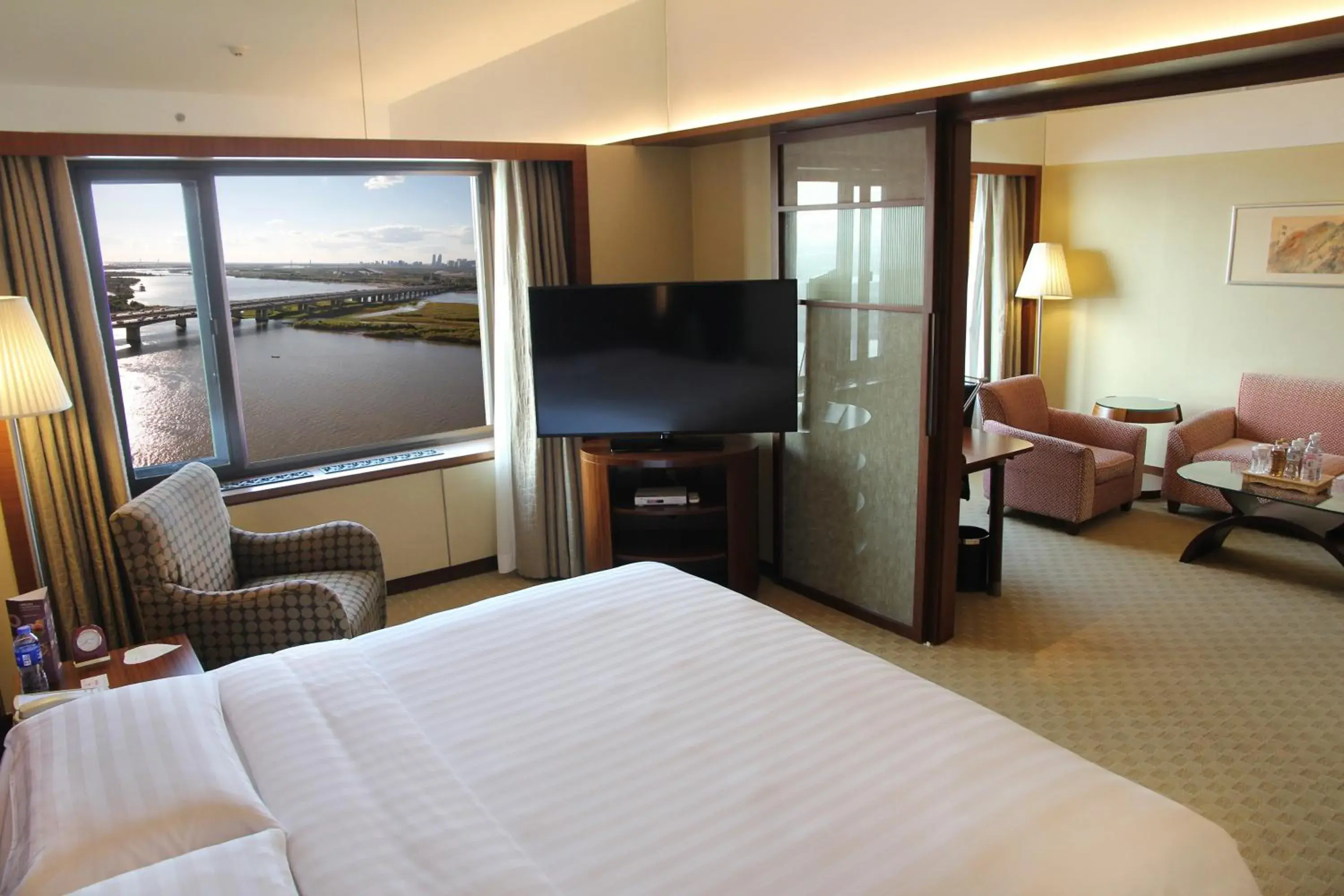 TV and multimedia, Bed in Shangri-La Harbin TV and multimedia, Bed in Shangri-La Harbin