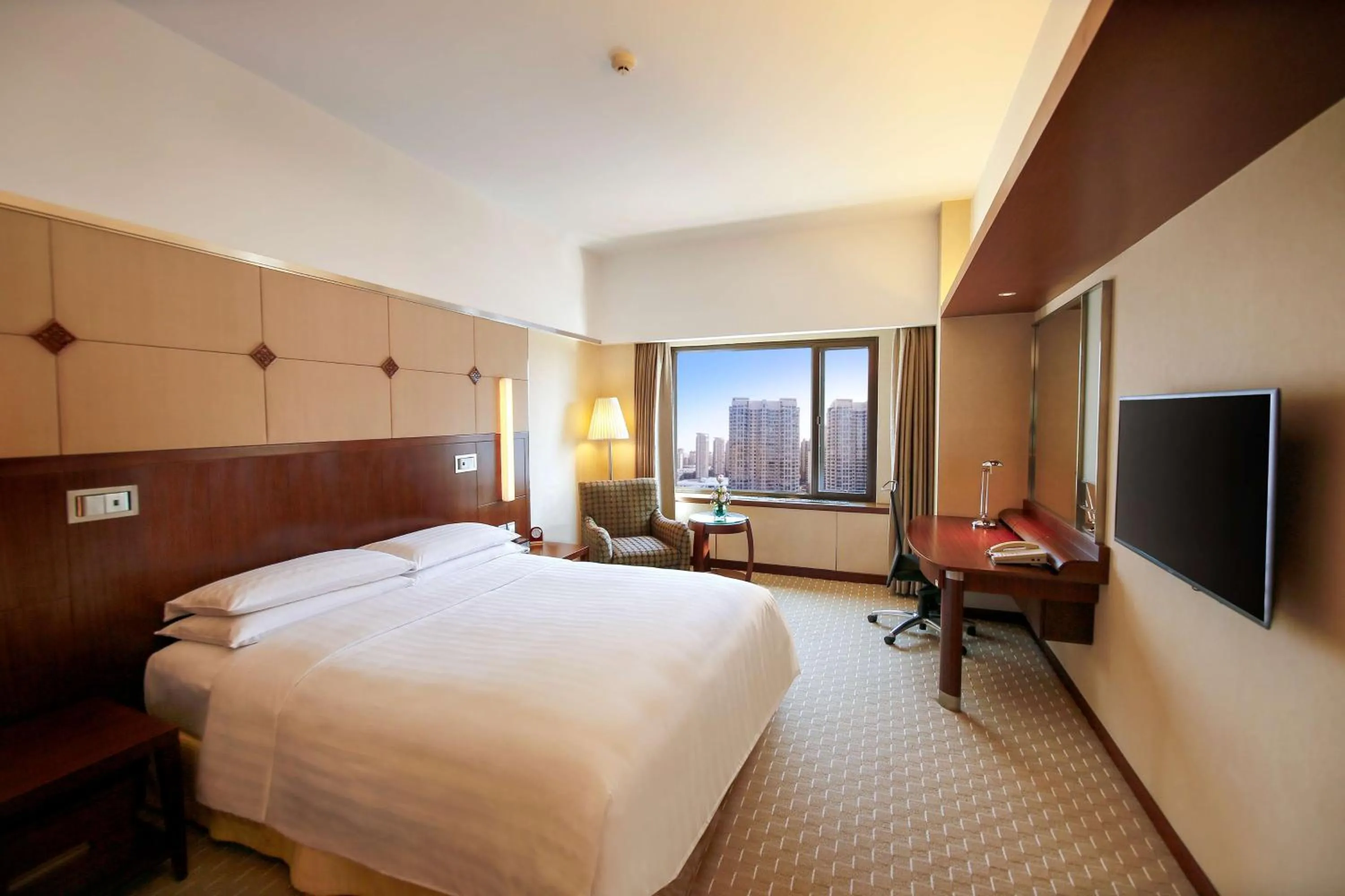 Photo of the whole room, Bed in Shangri-La Harbin