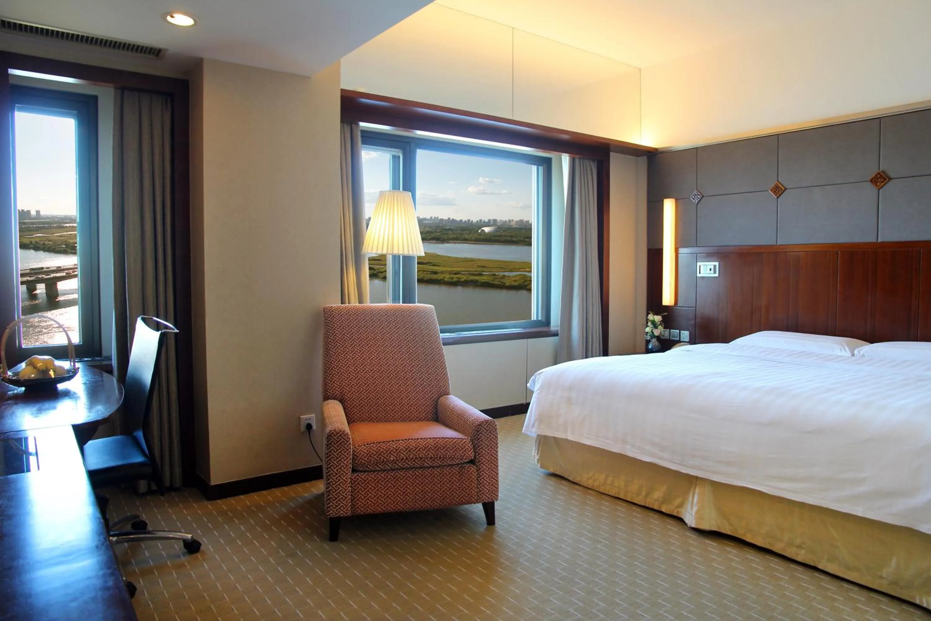 View (from property/room), Bed in Shangri-La Harbin