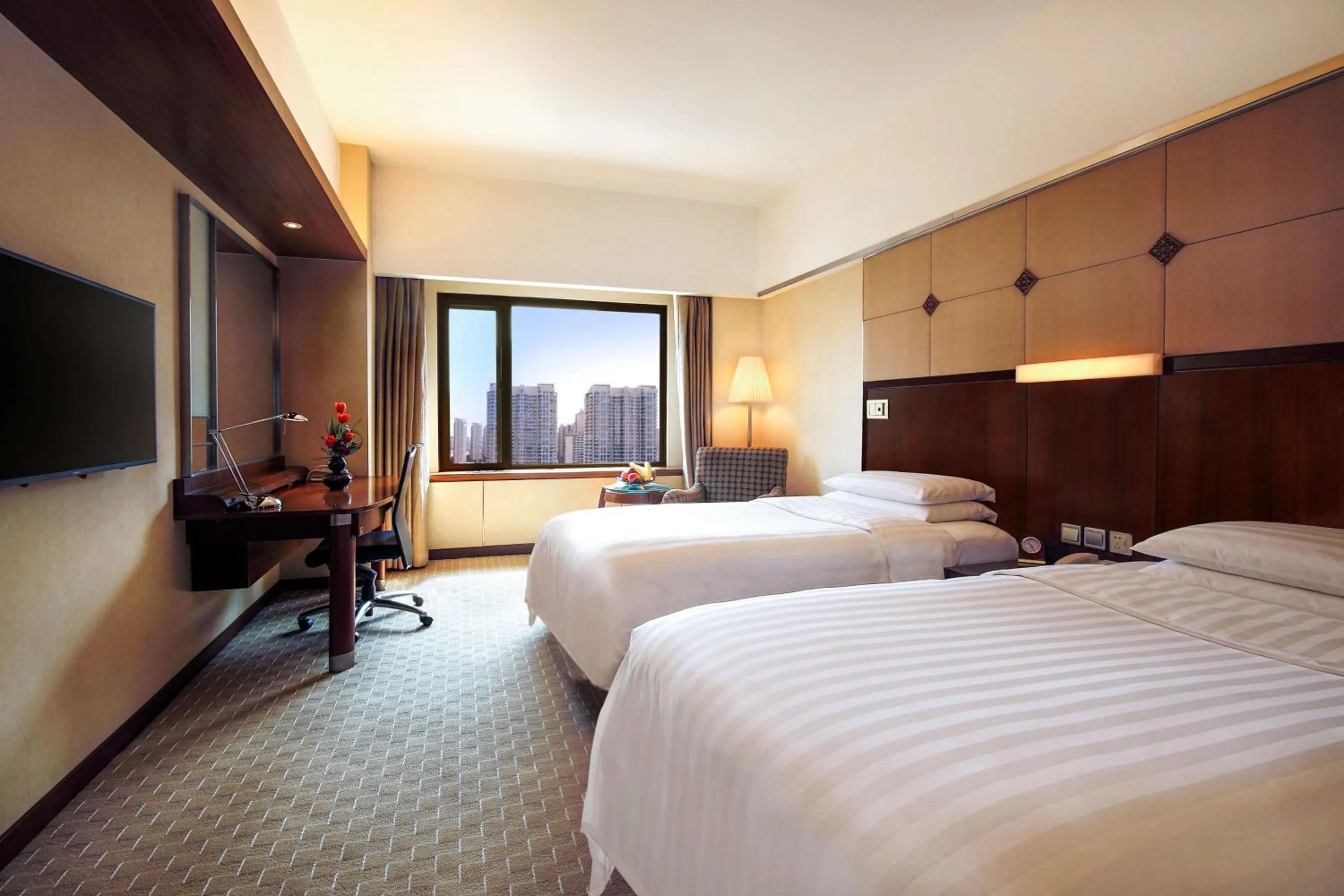 Photo of the whole room, Bed in Shangri-La Harbin