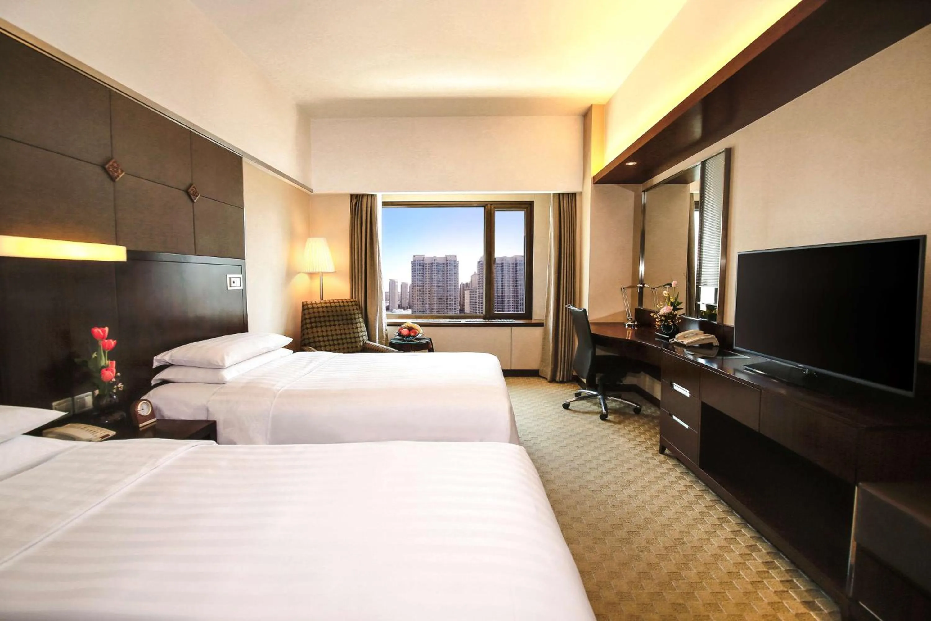 Photo of the whole room, Bed in Shangri-La Harbin