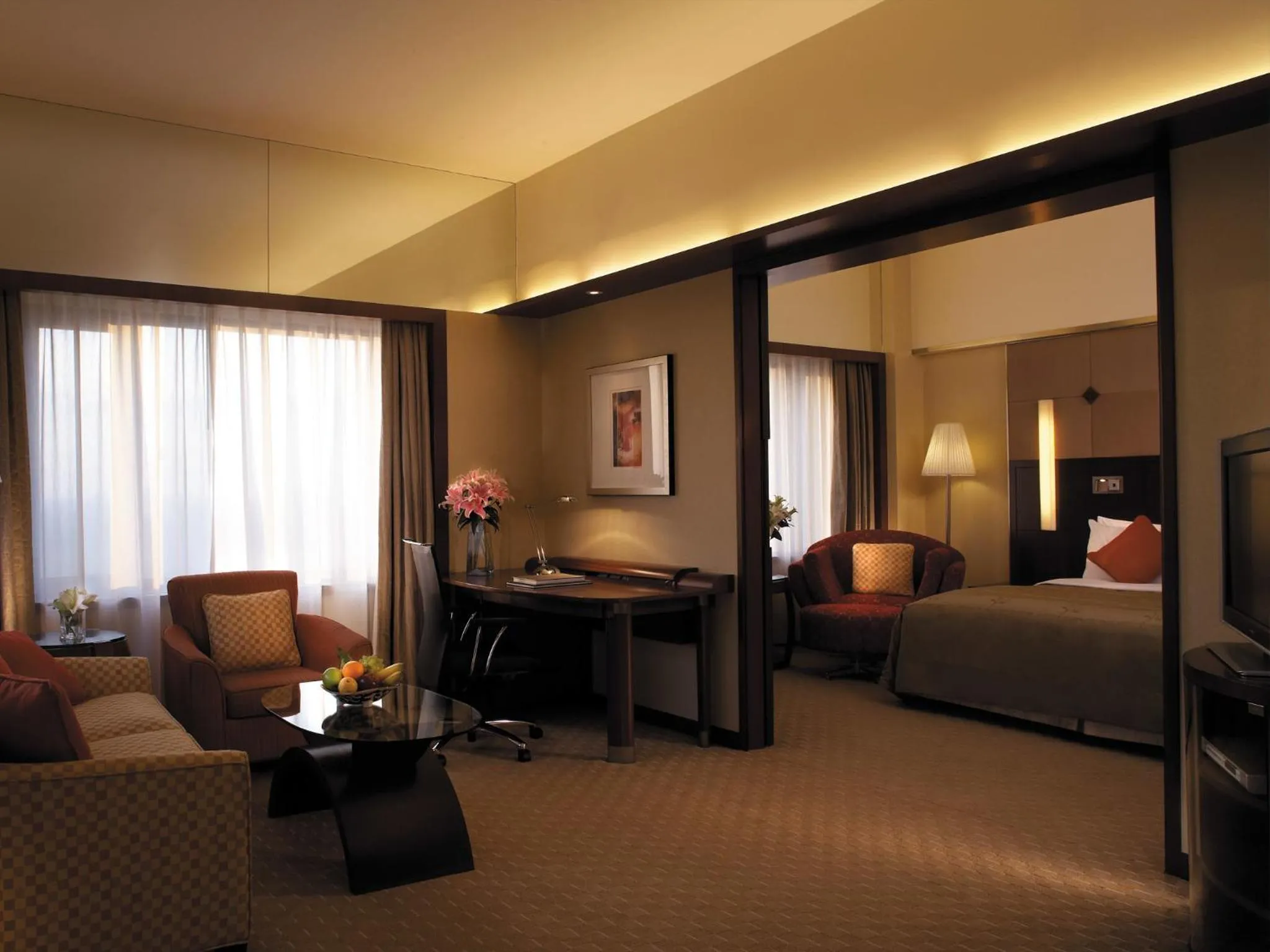 Photo of the whole room, Bed in Shangri-La Harbin