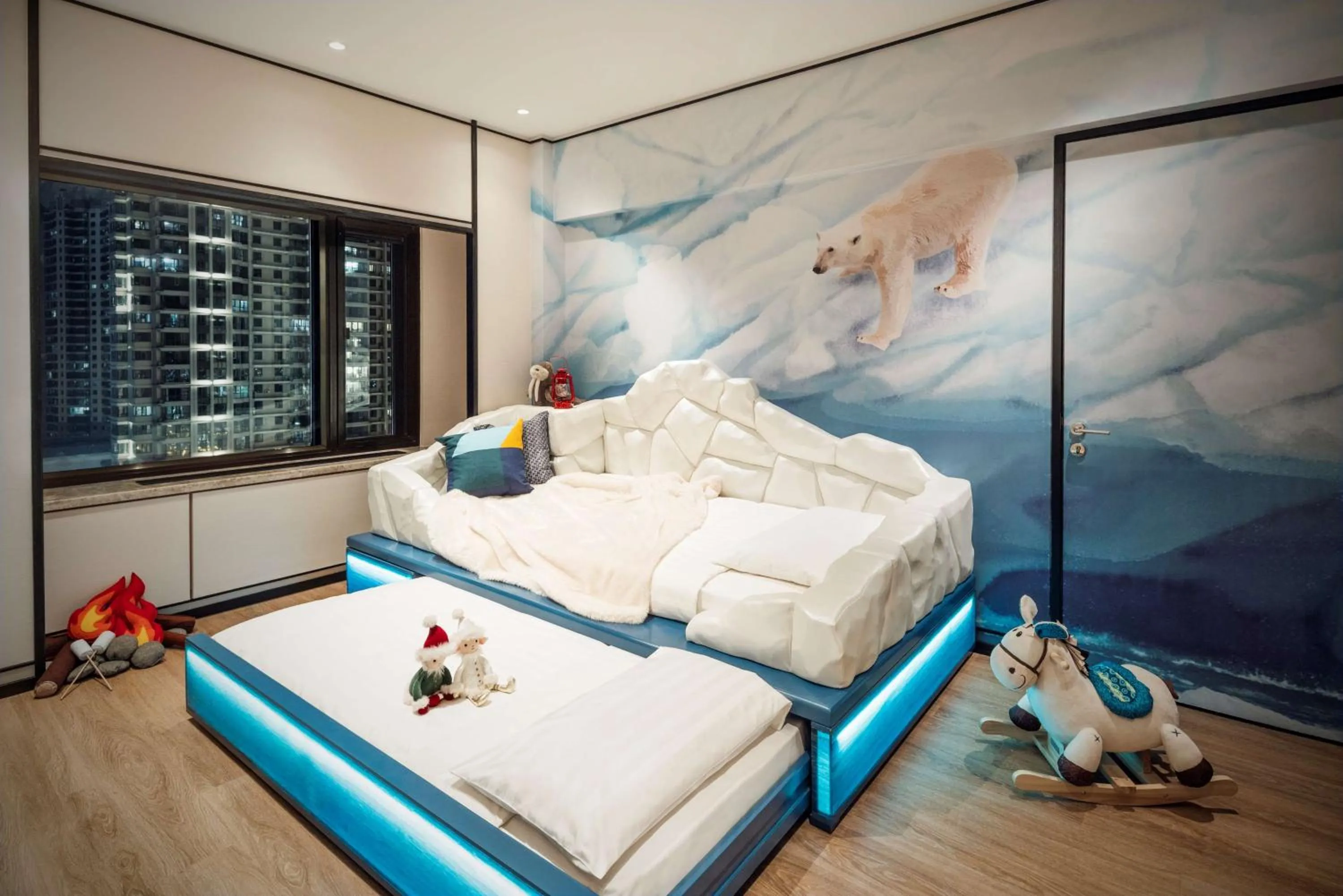 Photo of the whole room, Bed in Shangri-La Harbin