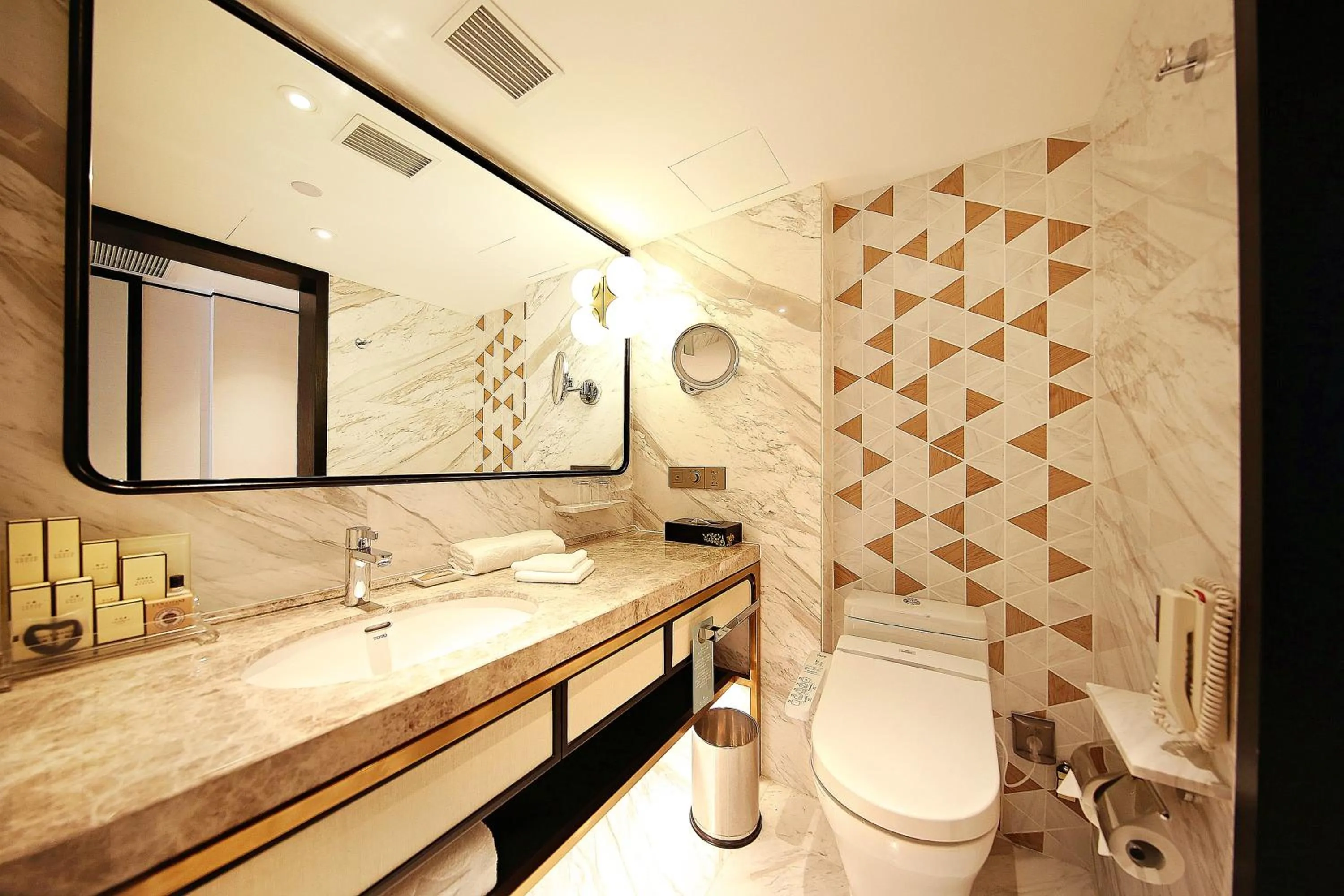 Bathroom in Shangri-La Harbin