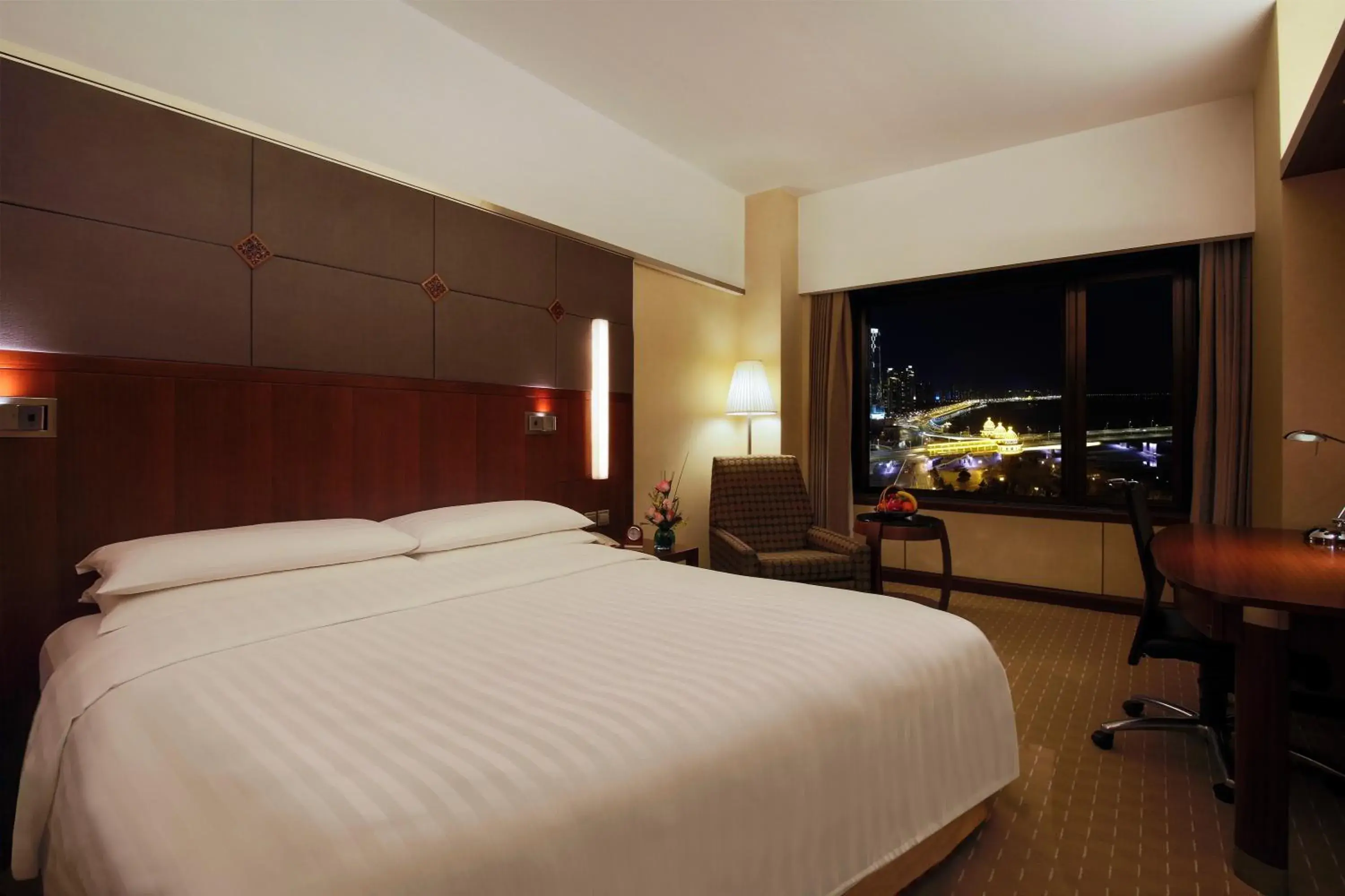 River view, Bed in Shangri-La Harbin River view, Bed in Shangri-La Harbin