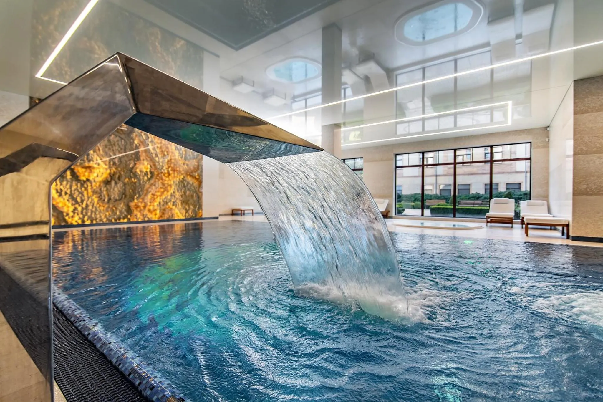 Swimming pool in Hotel Park Kajetany