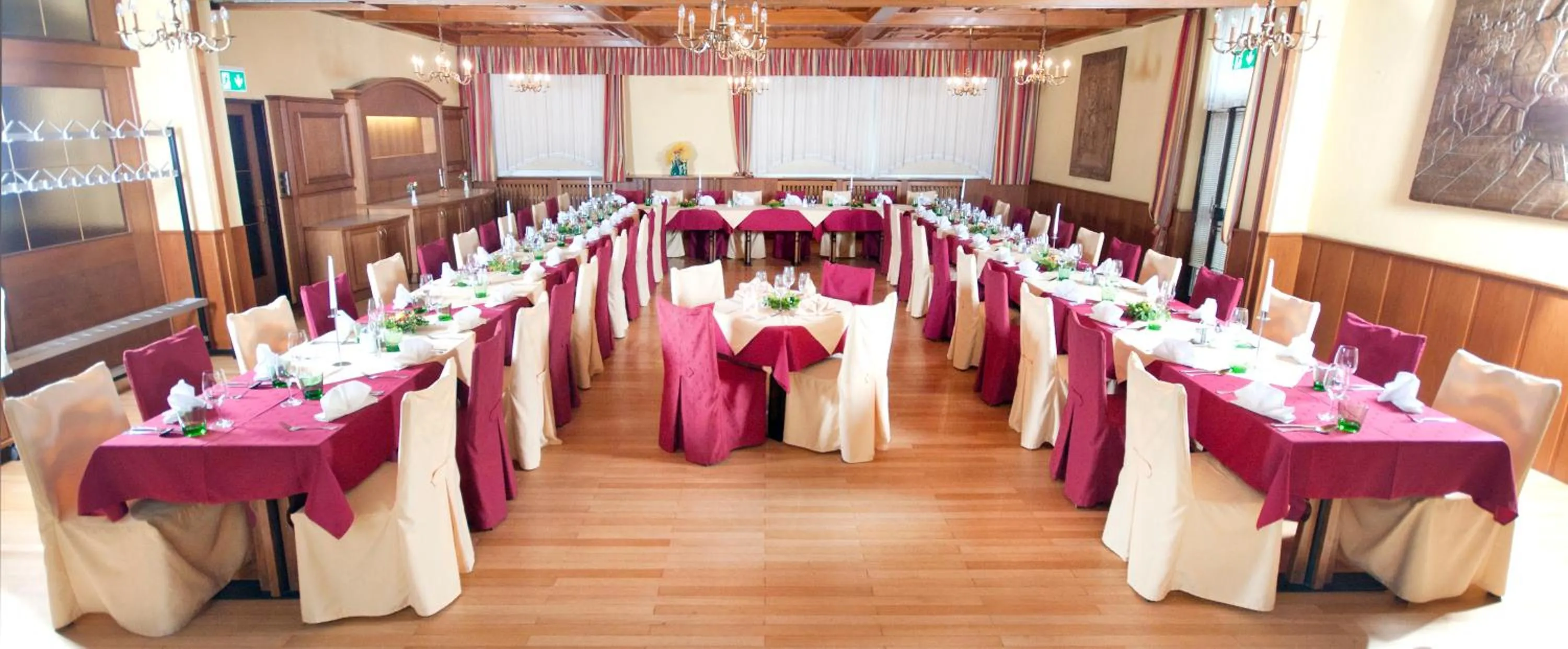 Restaurant/places to eat in Hotel Restaurant Osterbauer