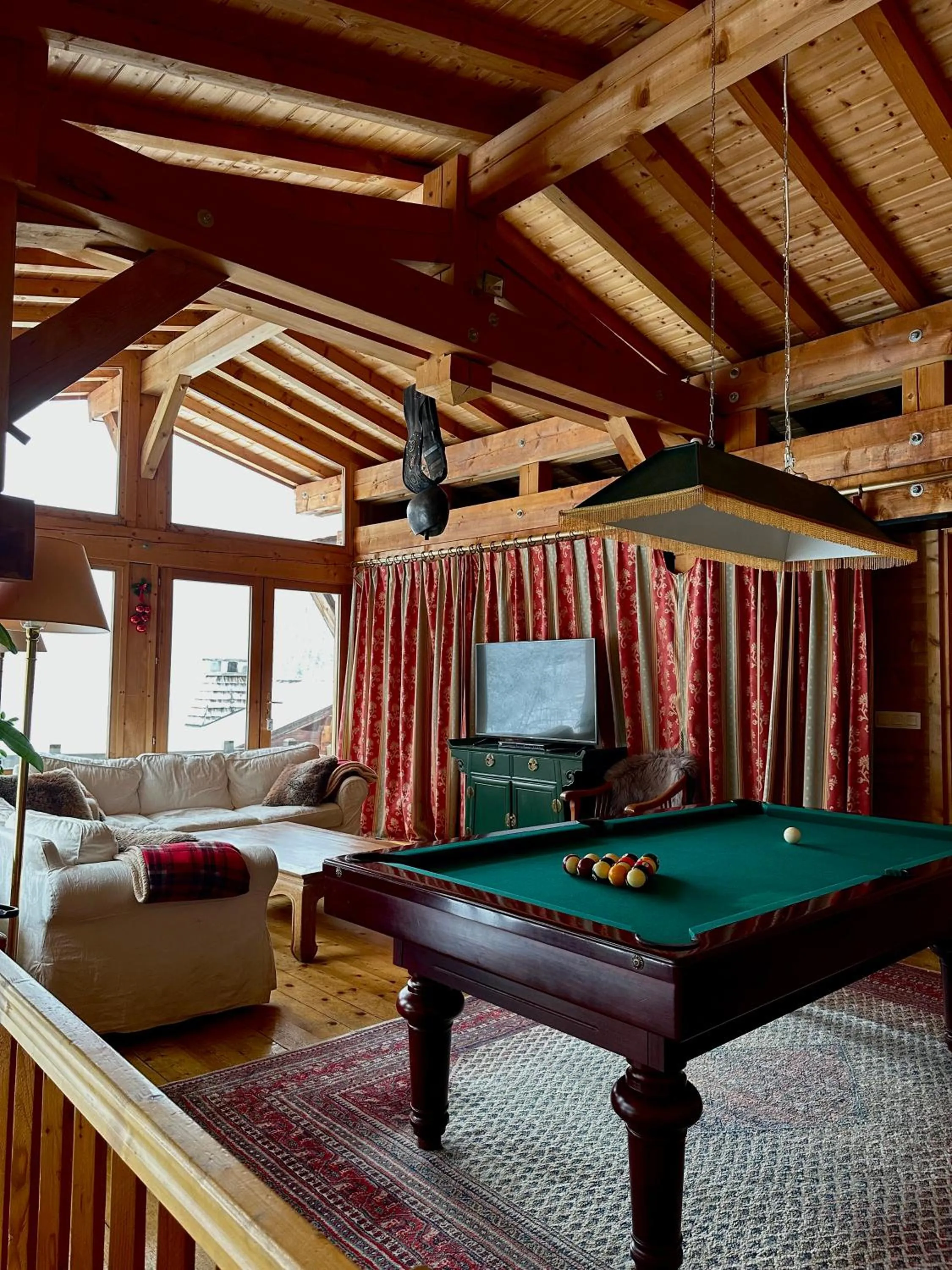 Communal lounge/ TV room in Hôtel Le Jeu de Paume