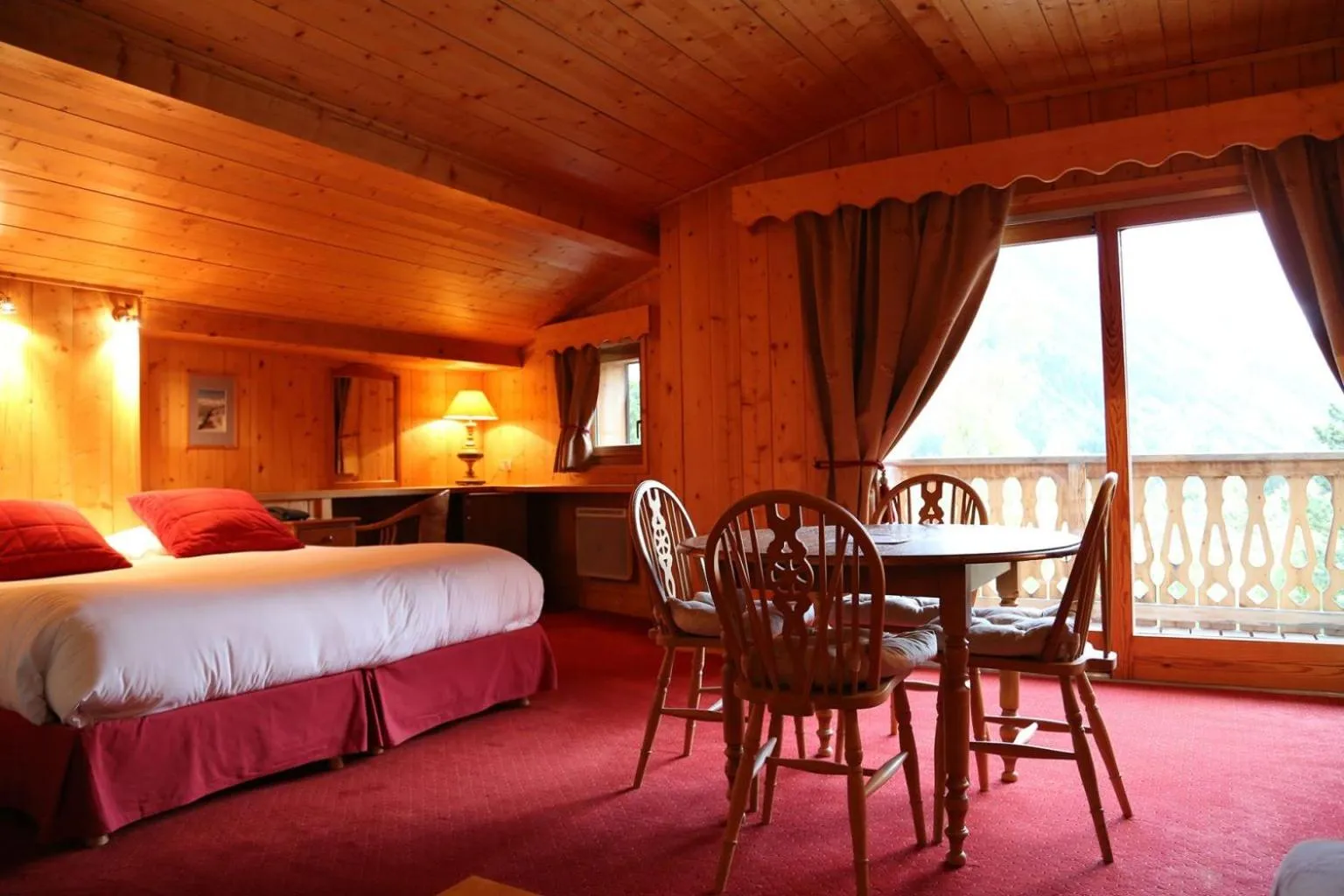 Bed in Hôtel Le Jeu de Paume