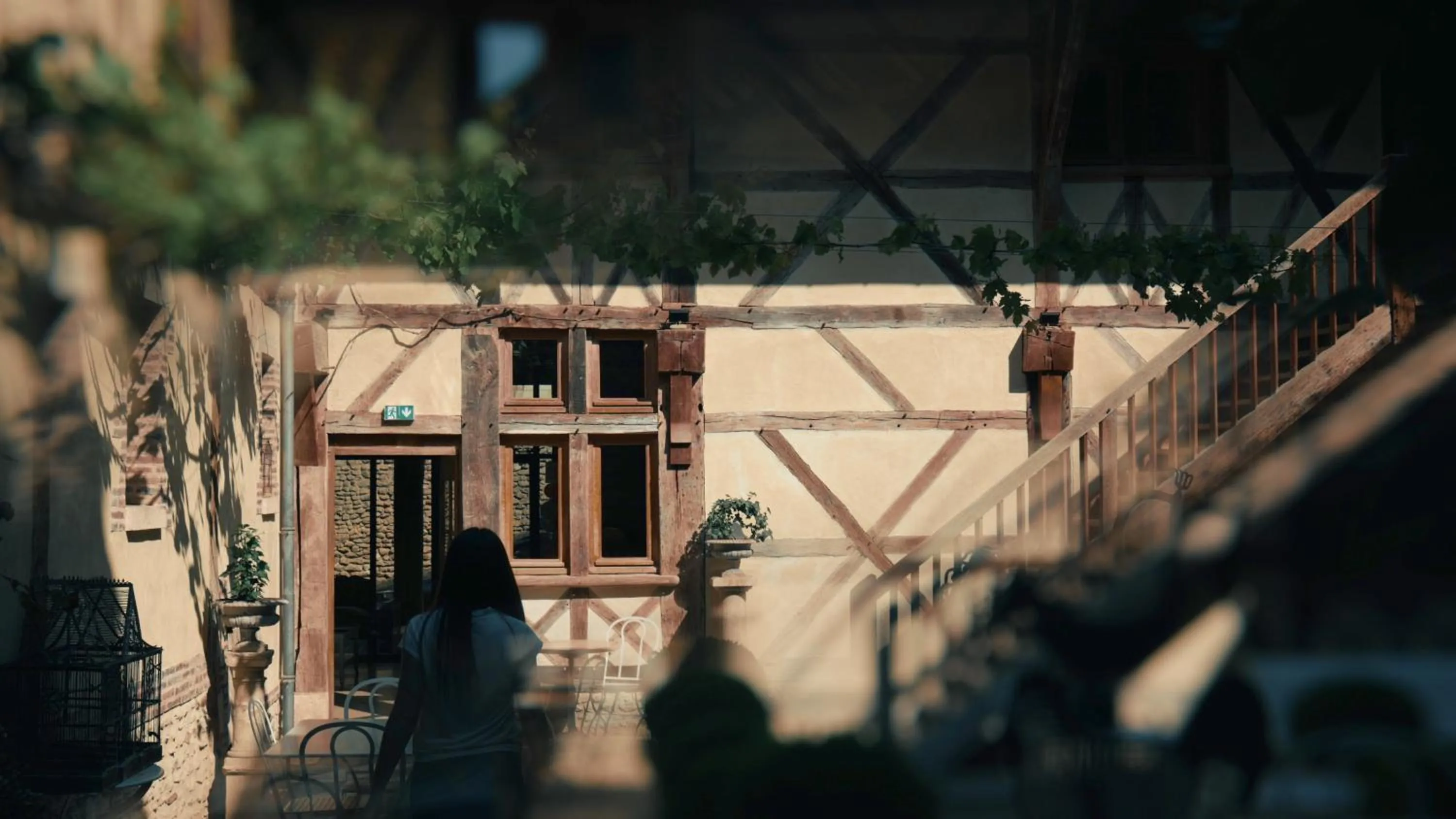 Inner courtyard view in Le Champ des Oiseaux Hôtel & Spa