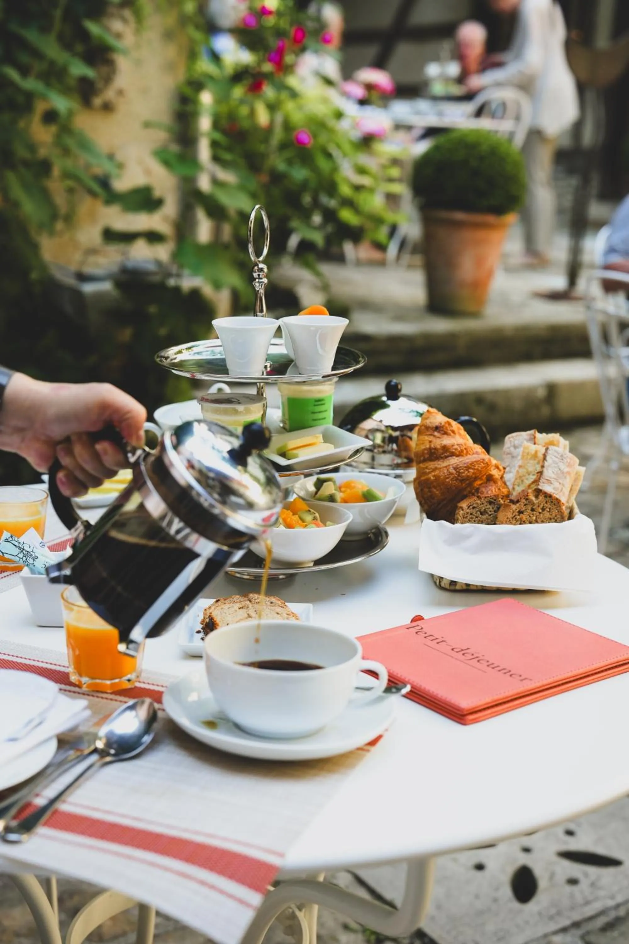 Breakfast in Le Champ des Oiseaux Hôtel & Spa