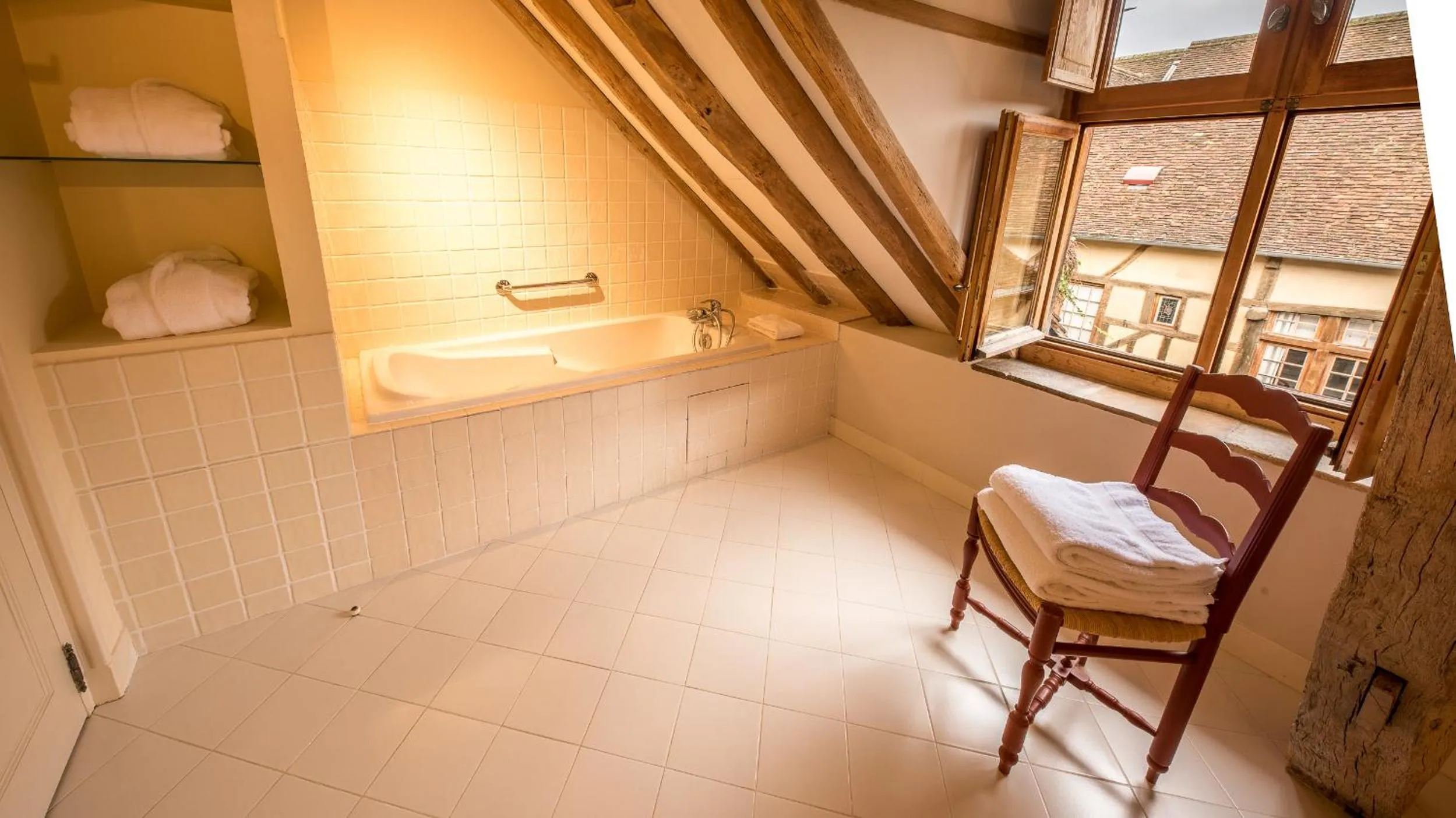 Bathroom in Le Champ des Oiseaux Hôtel & Spa