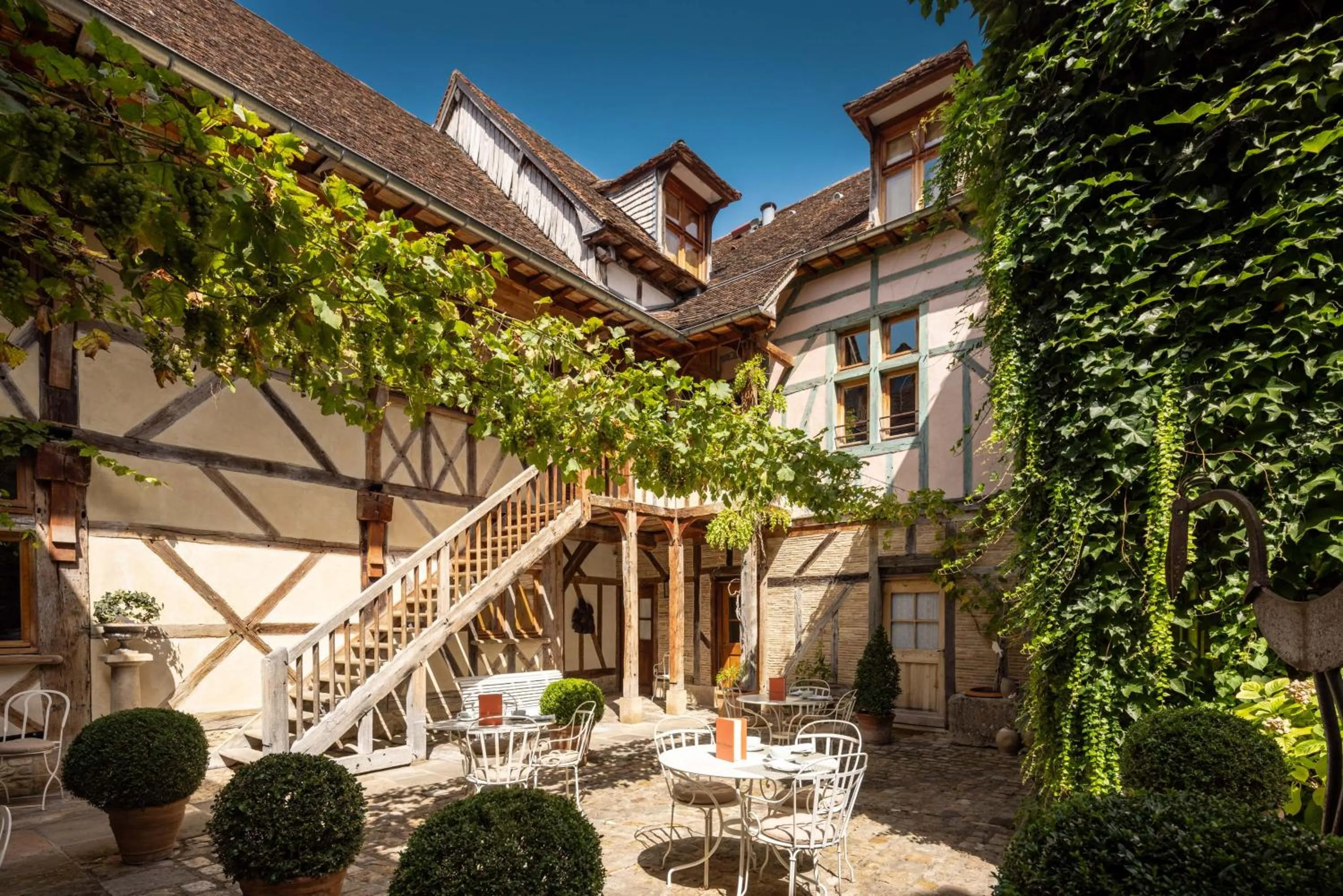 Property building in Le Champ des Oiseaux Hôtel & Spa