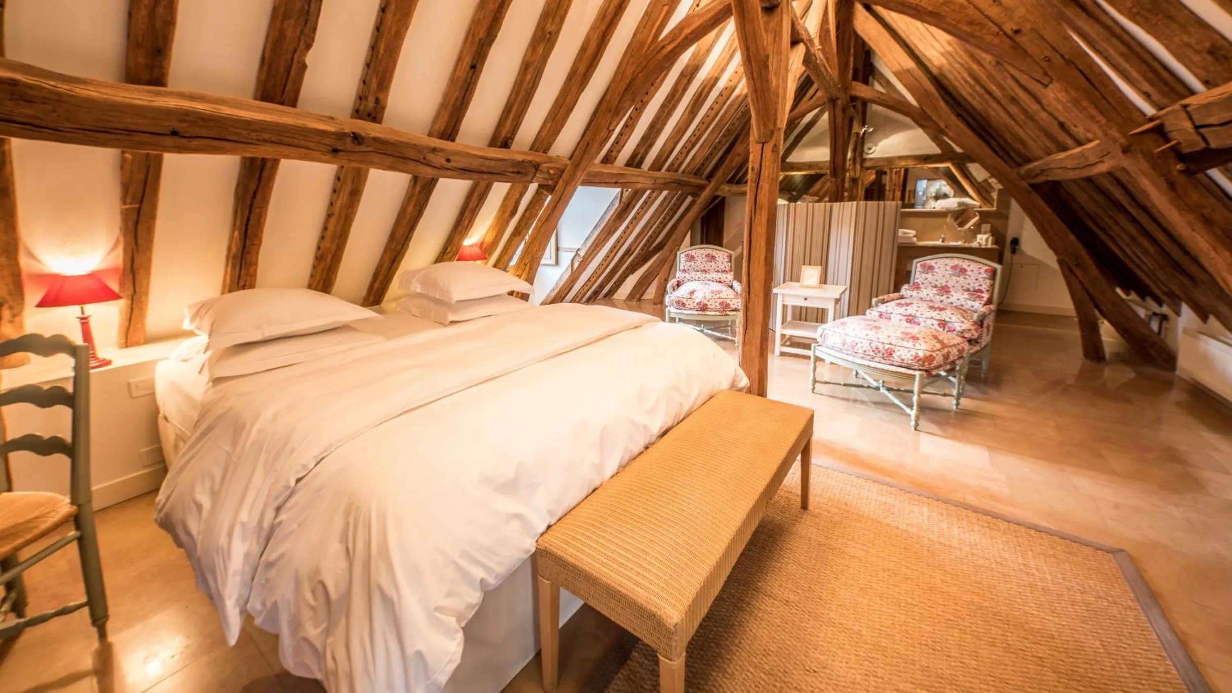 Photo of the whole room, Bed in Le Champ des Oiseaux Hôtel & Spa