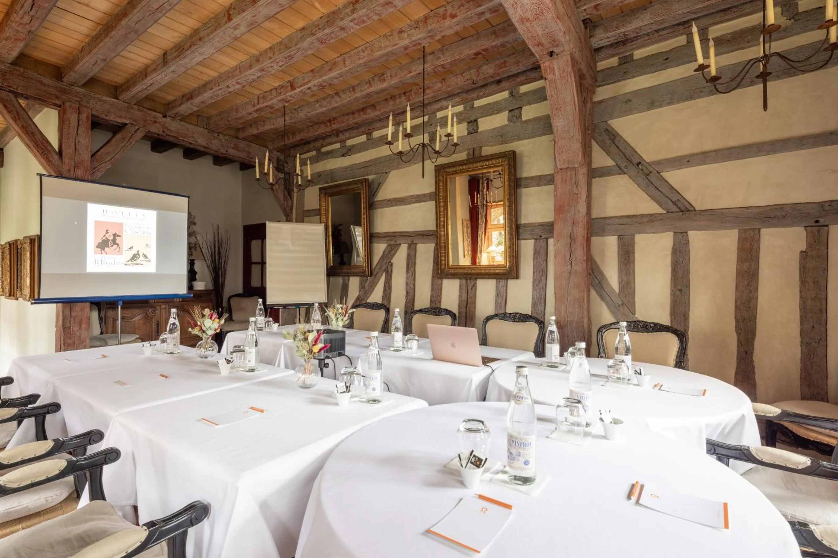 Meeting/conference room in Le Champ des Oiseaux Hôtel & Spa