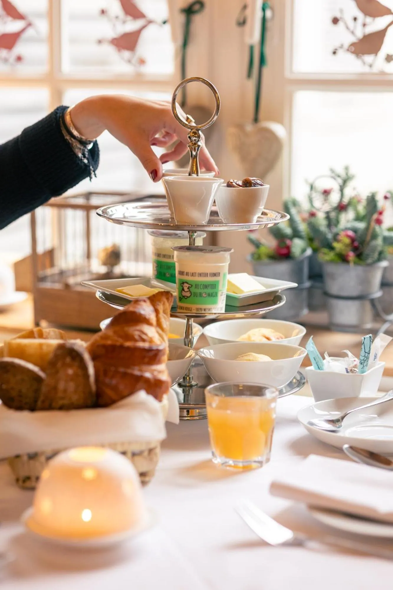 Continental breakfast in Le Champ des Oiseaux Hôtel & Spa