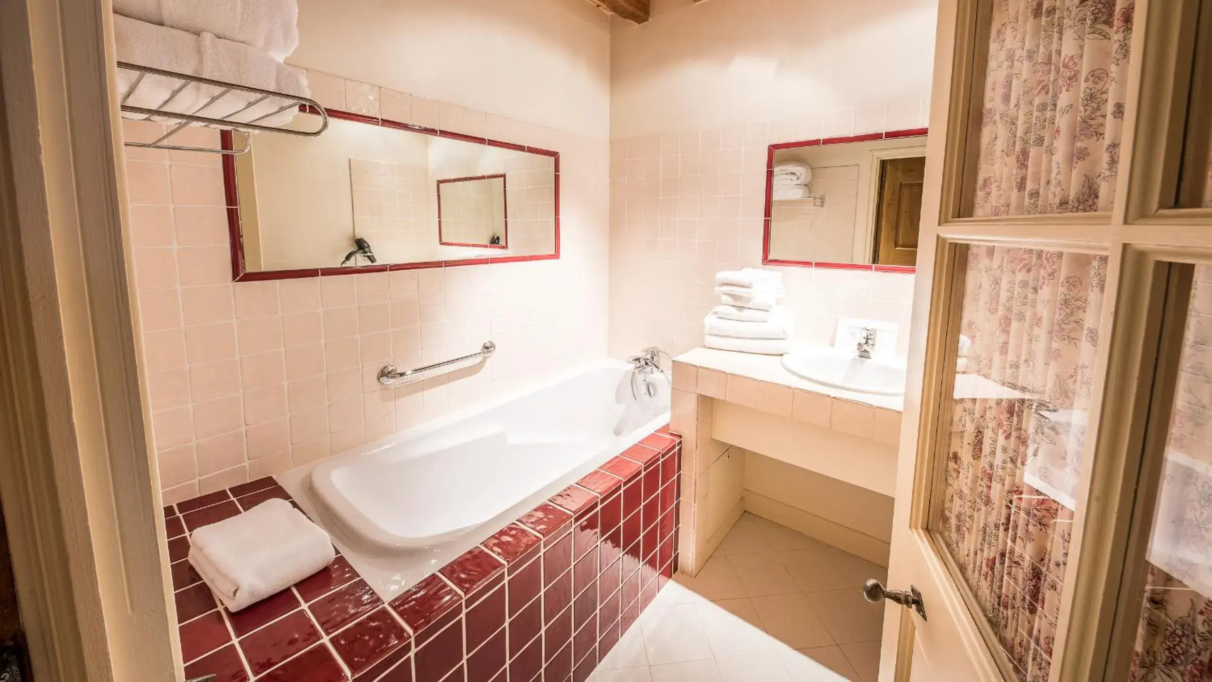 Twin Tradition Room in Le Champ des Oiseaux Hôtel & Spa Twin Tradition Room in Le Champ des Oiseaux Hôtel & Spa