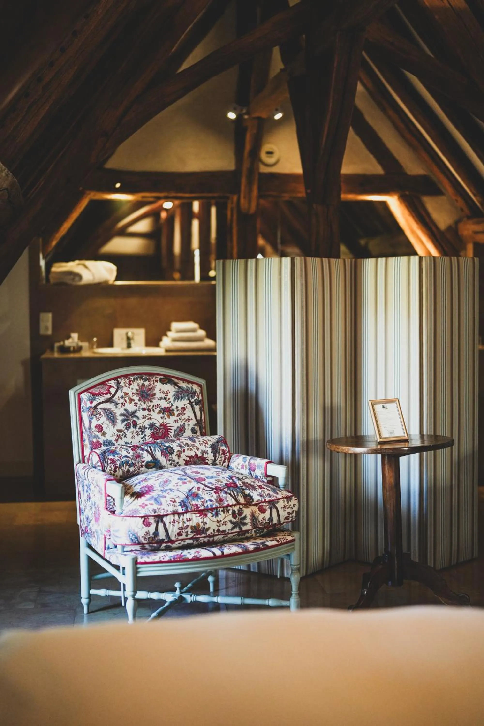 Seating area, Bed in Le Champ des Oiseaux Hôtel & Spa