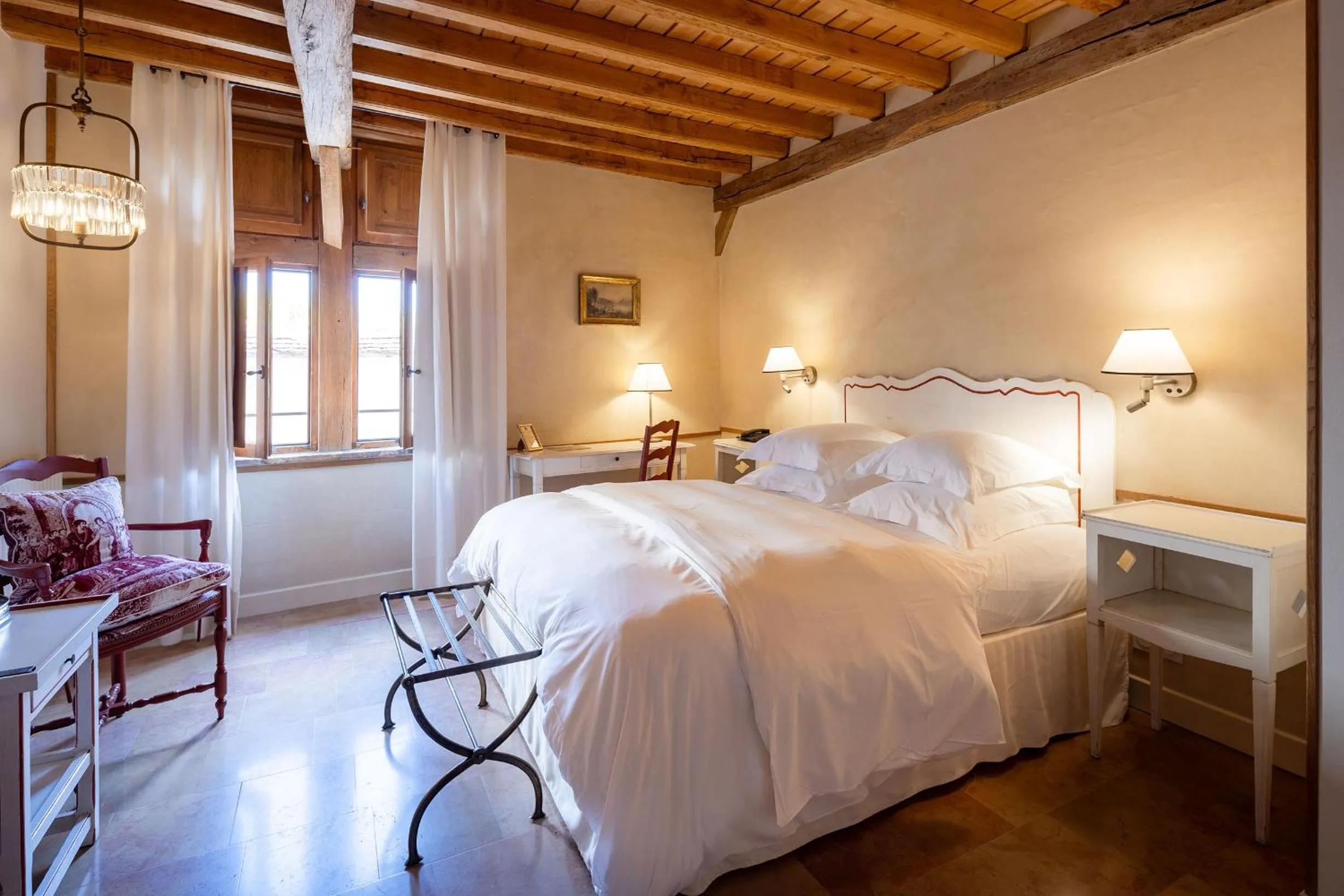 Photo of the whole room, Bed in Le Champ des Oiseaux Hôtel & Spa