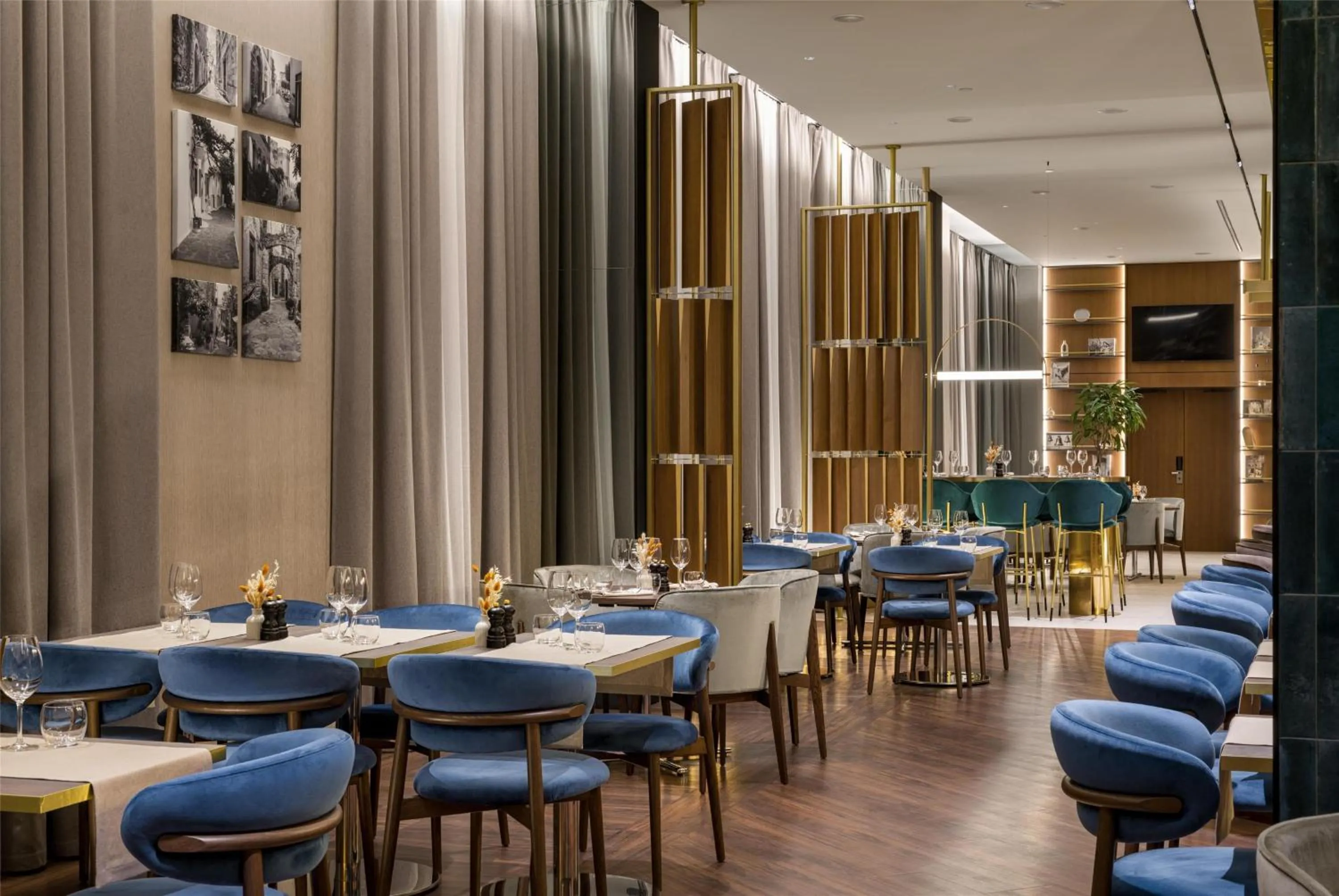 Restaurant/places to eat in Radisson Blu Hotel, Kyiv City Centre