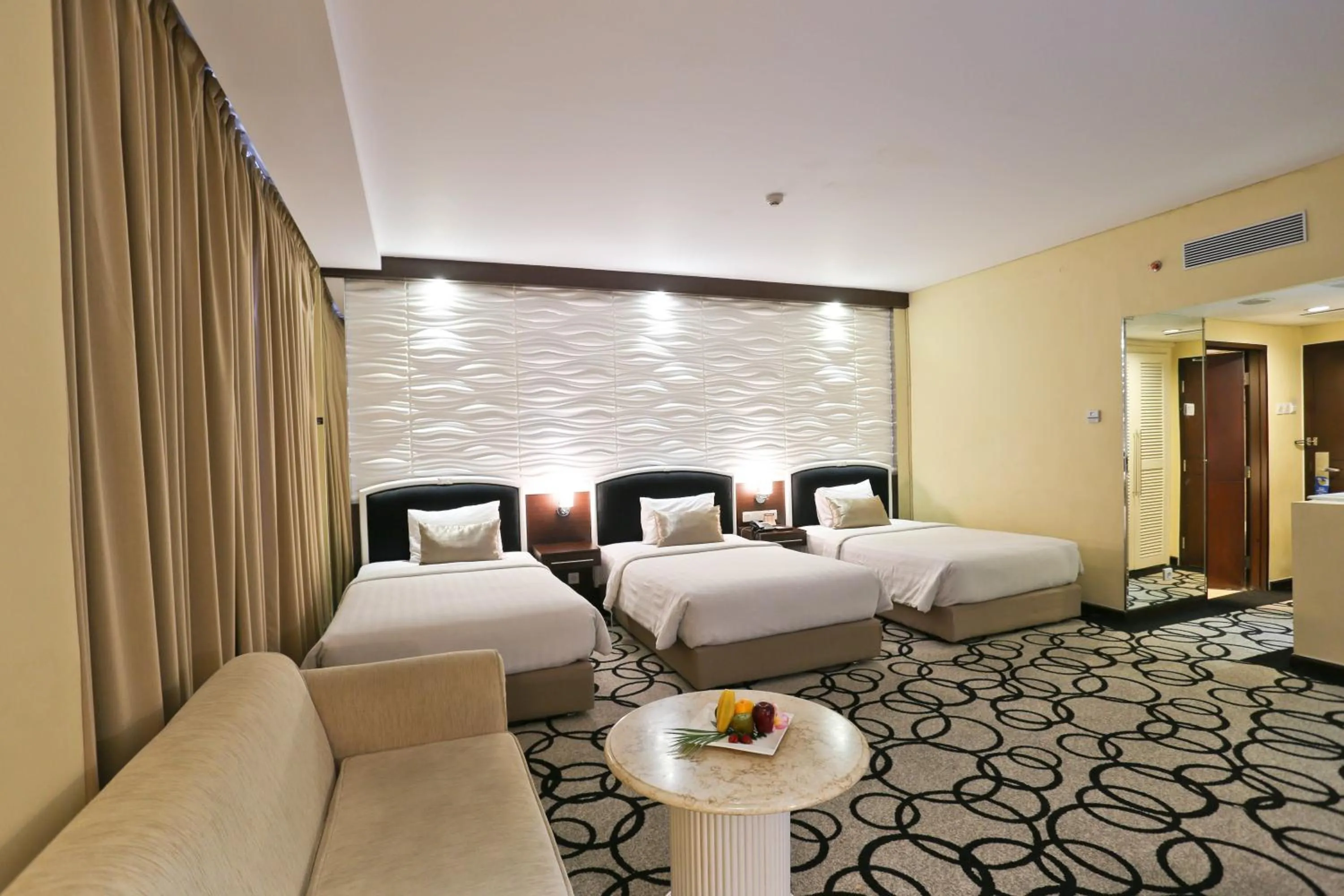 Bed in Hotel New Saphir Yogyakarta