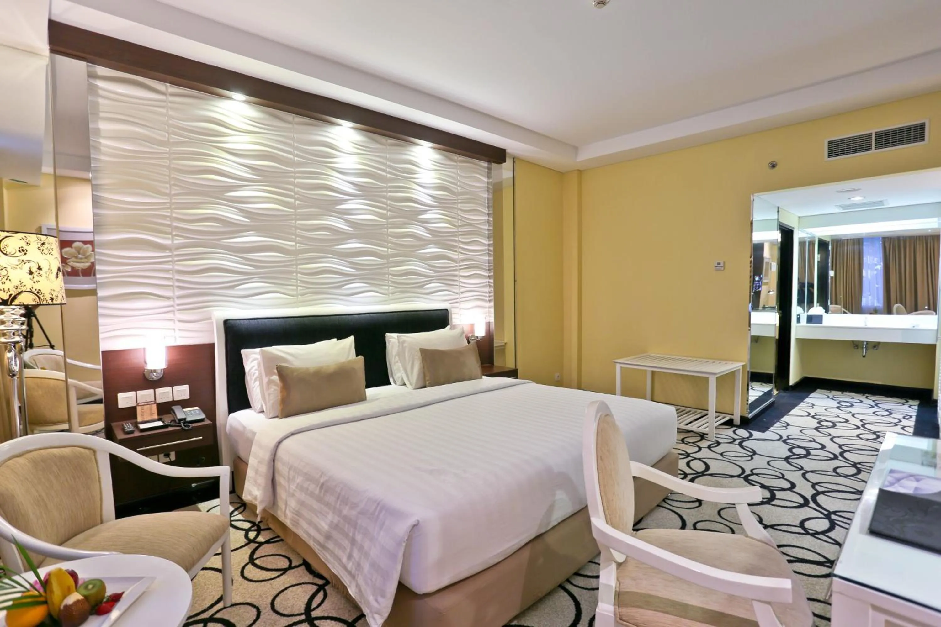 Bed in Hotel New Saphir Yogyakarta