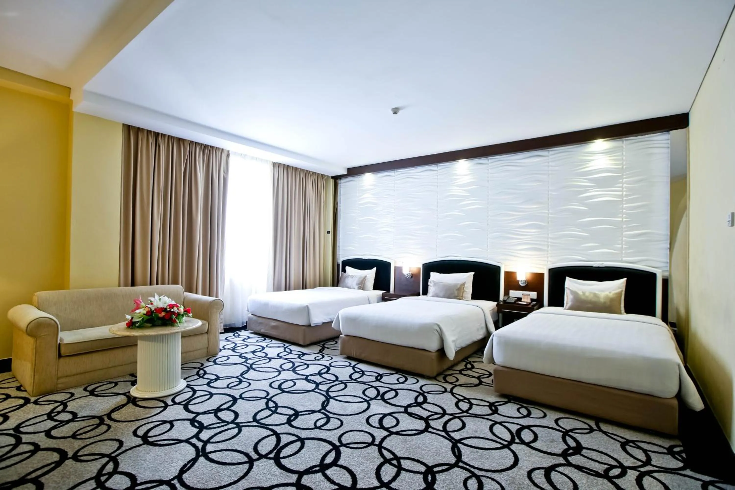 Bed in Hotel New Saphir Yogyakarta