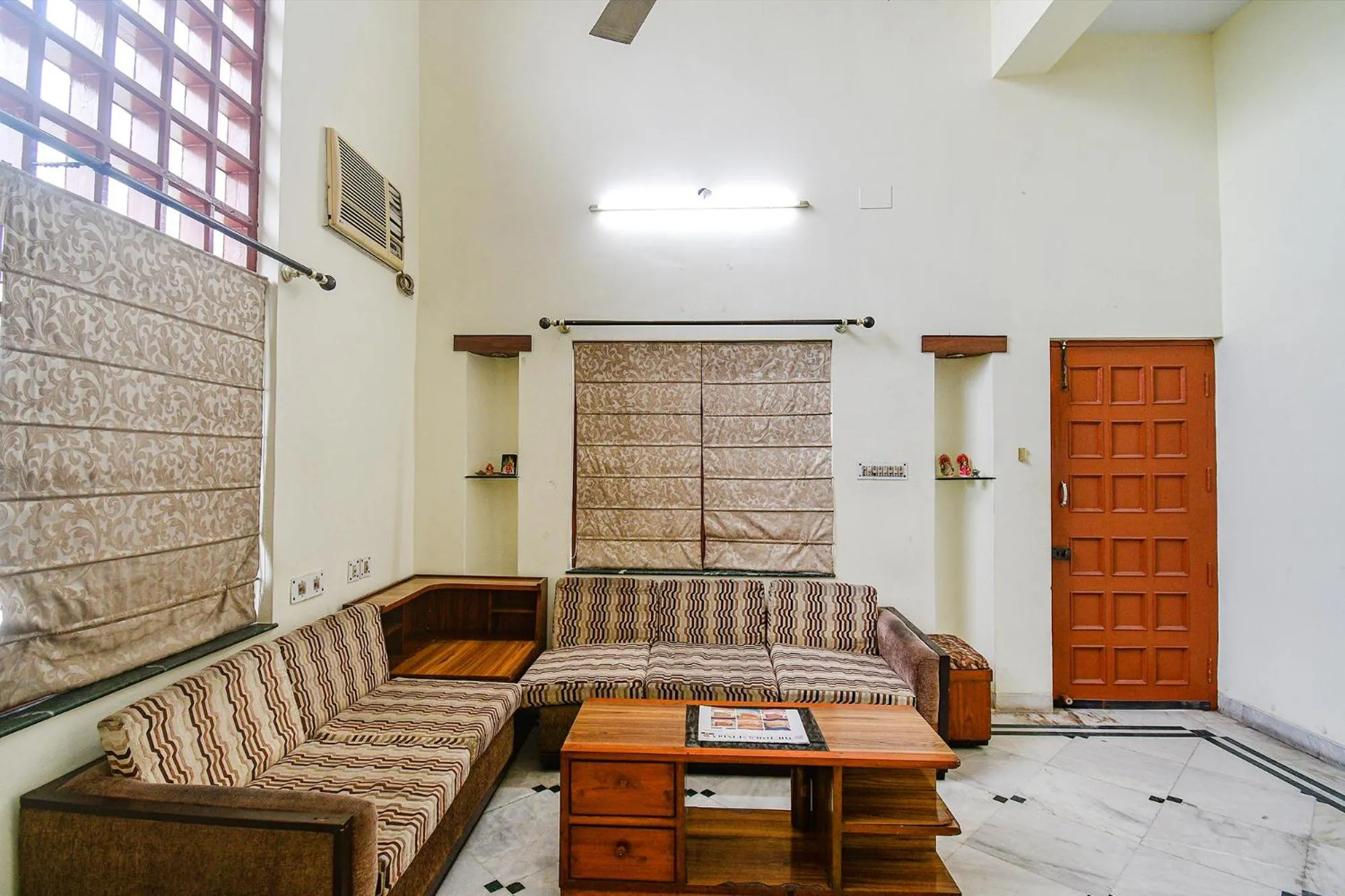 Lobby or reception in FabExpress Ullash Residency