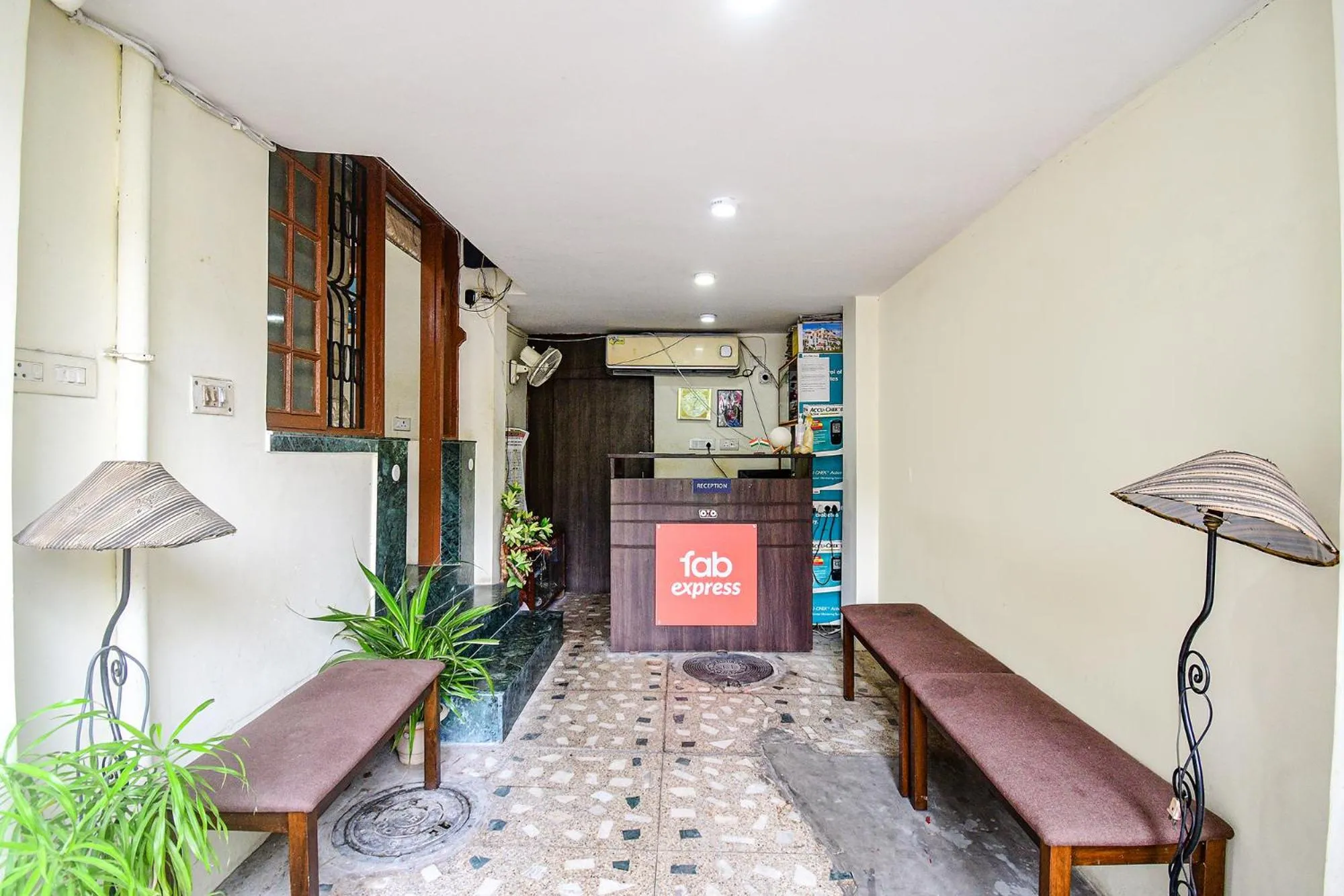 Lobby or reception in FabExpress Ullash Residency