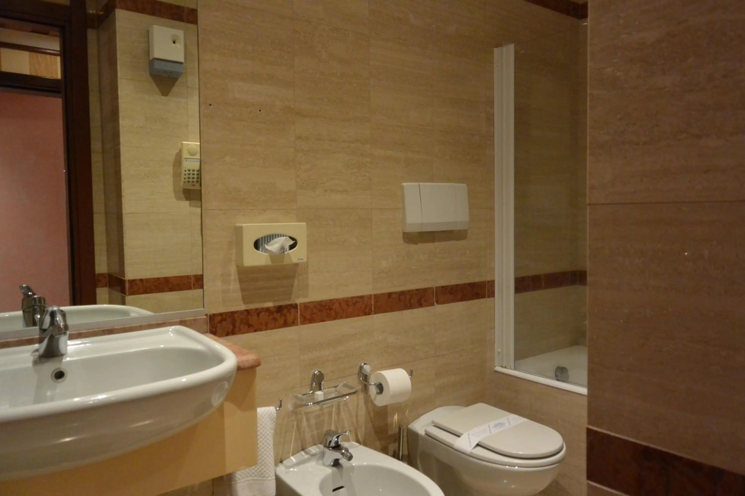 Bathroom in Hotel Metrò