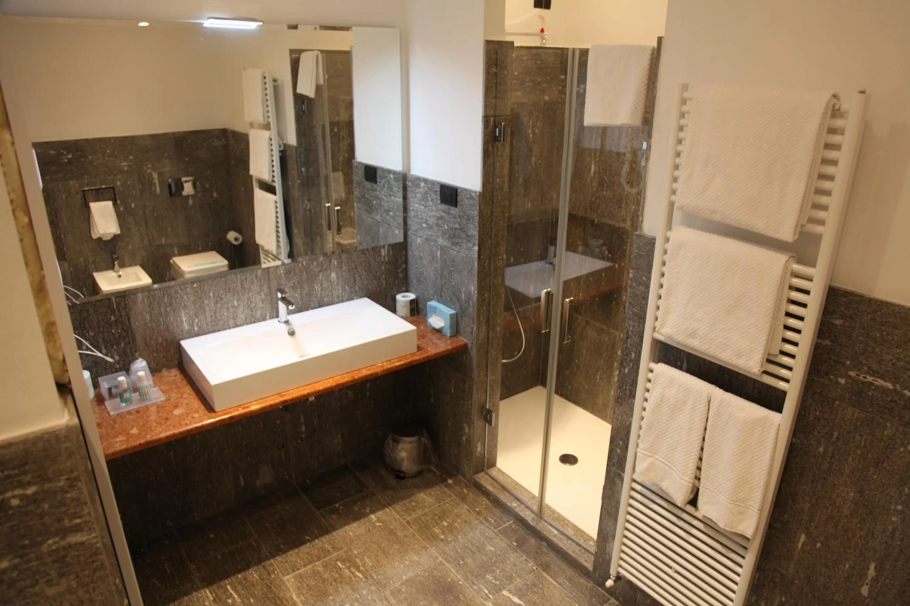 Bathroom in Hotel Metrò