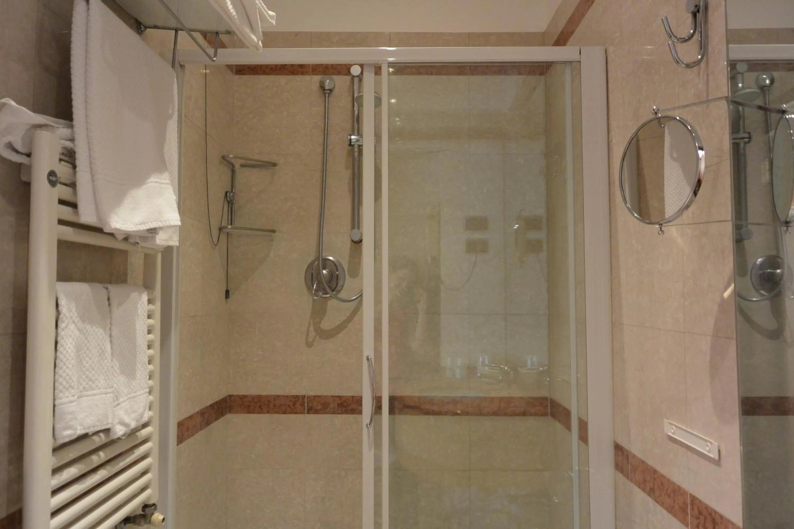 Bathroom in Hotel Metrò