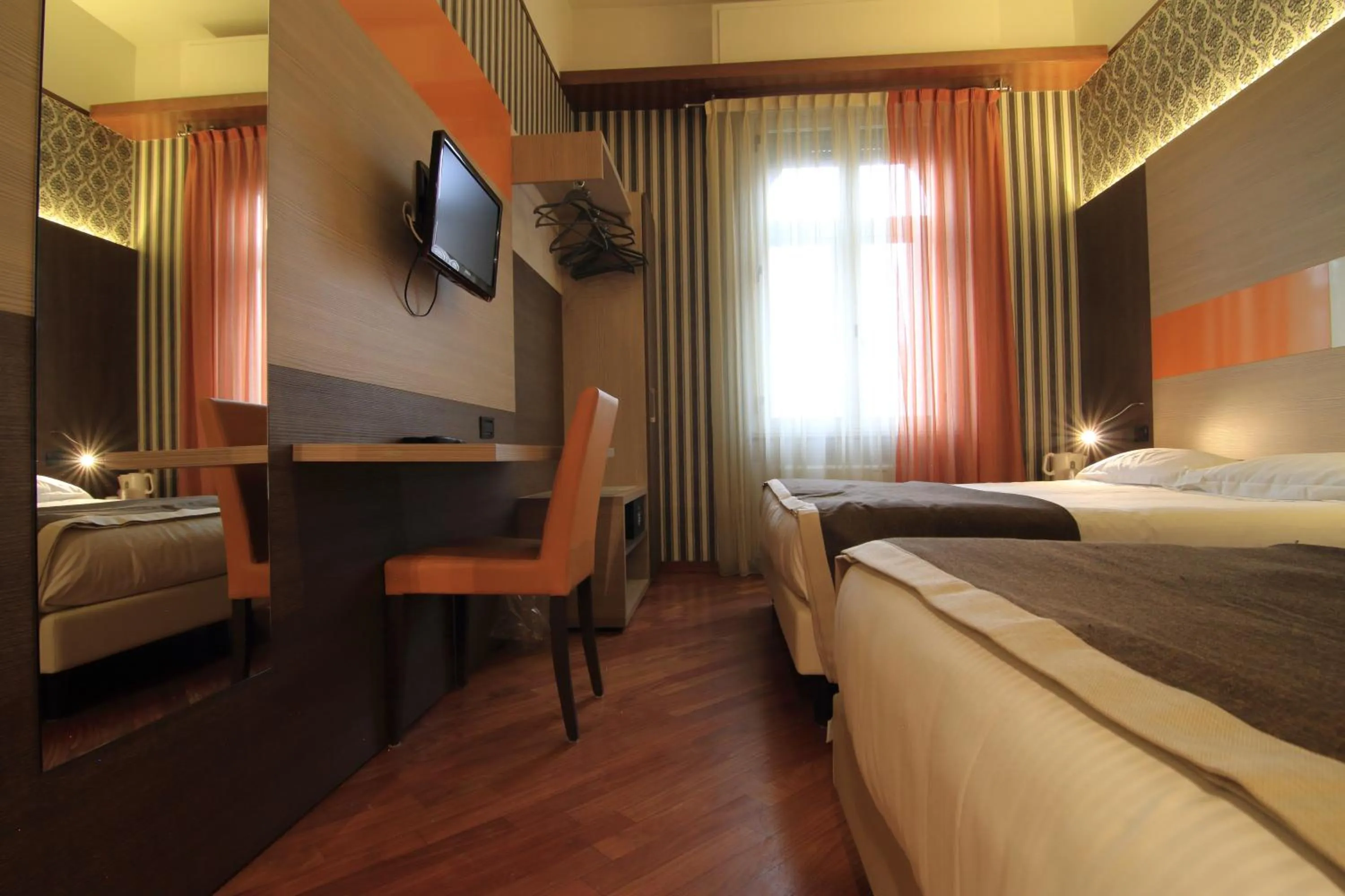 Bathroom, Bed in Hotel Metrò