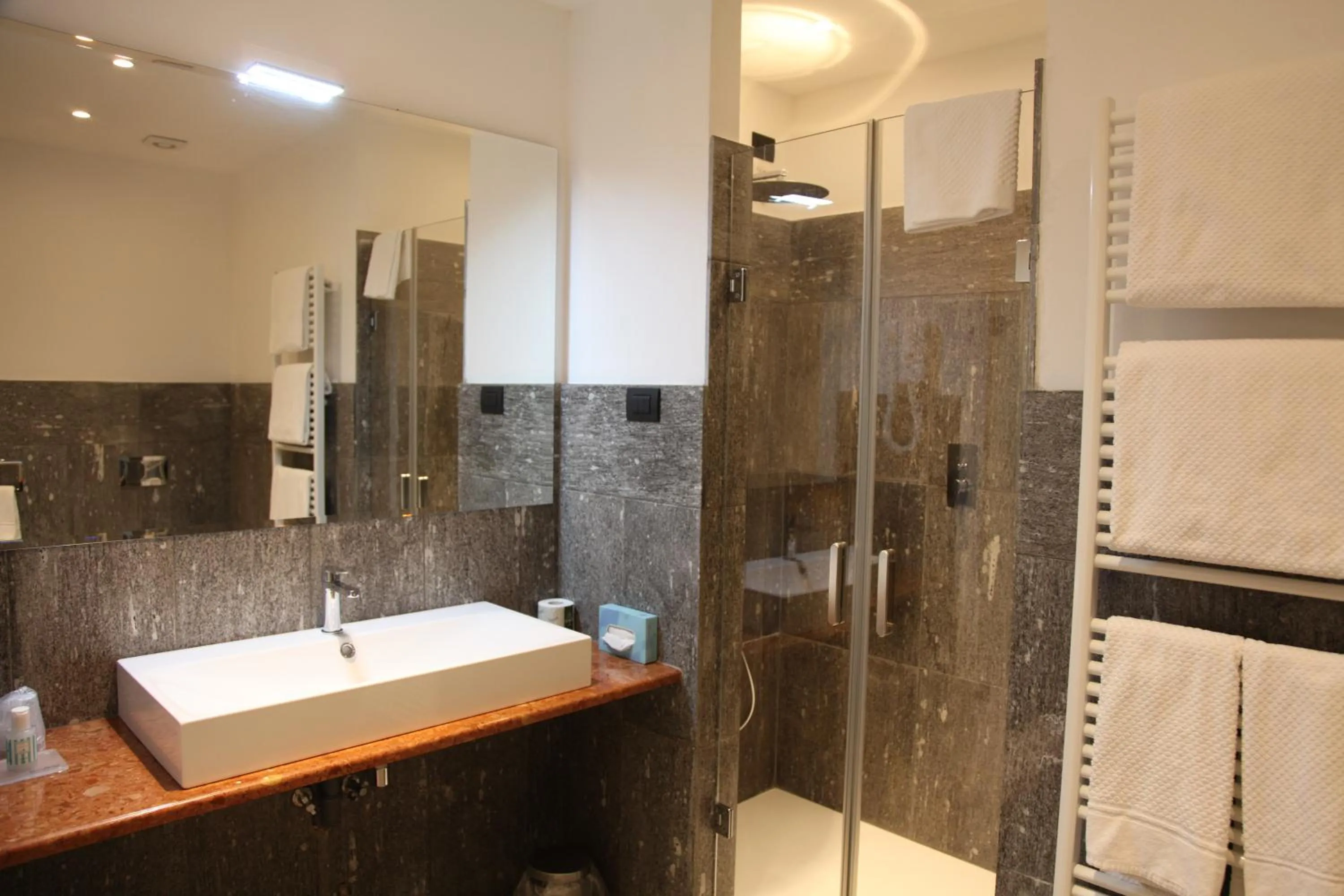 Bathroom in Hotel Metrò