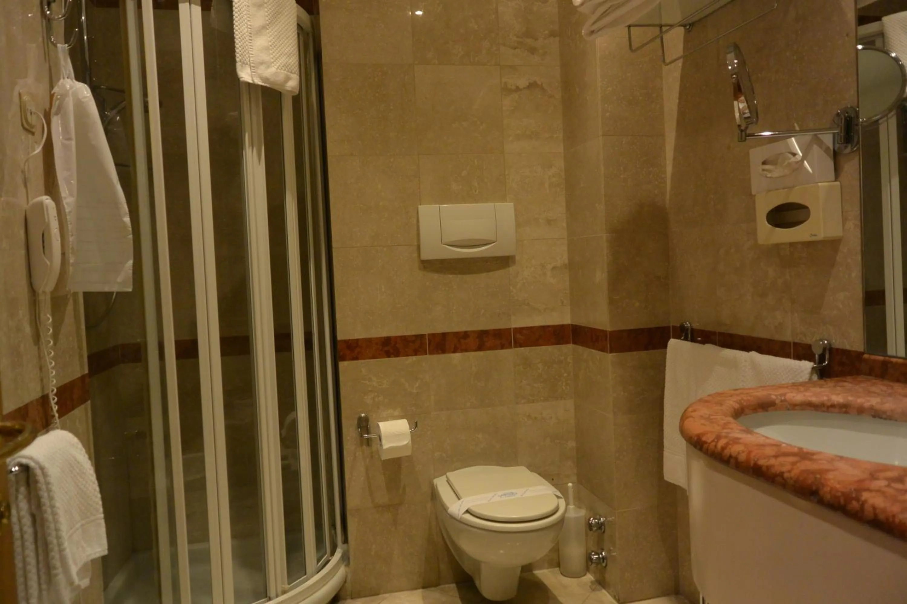 Bathroom in Hotel Metrò