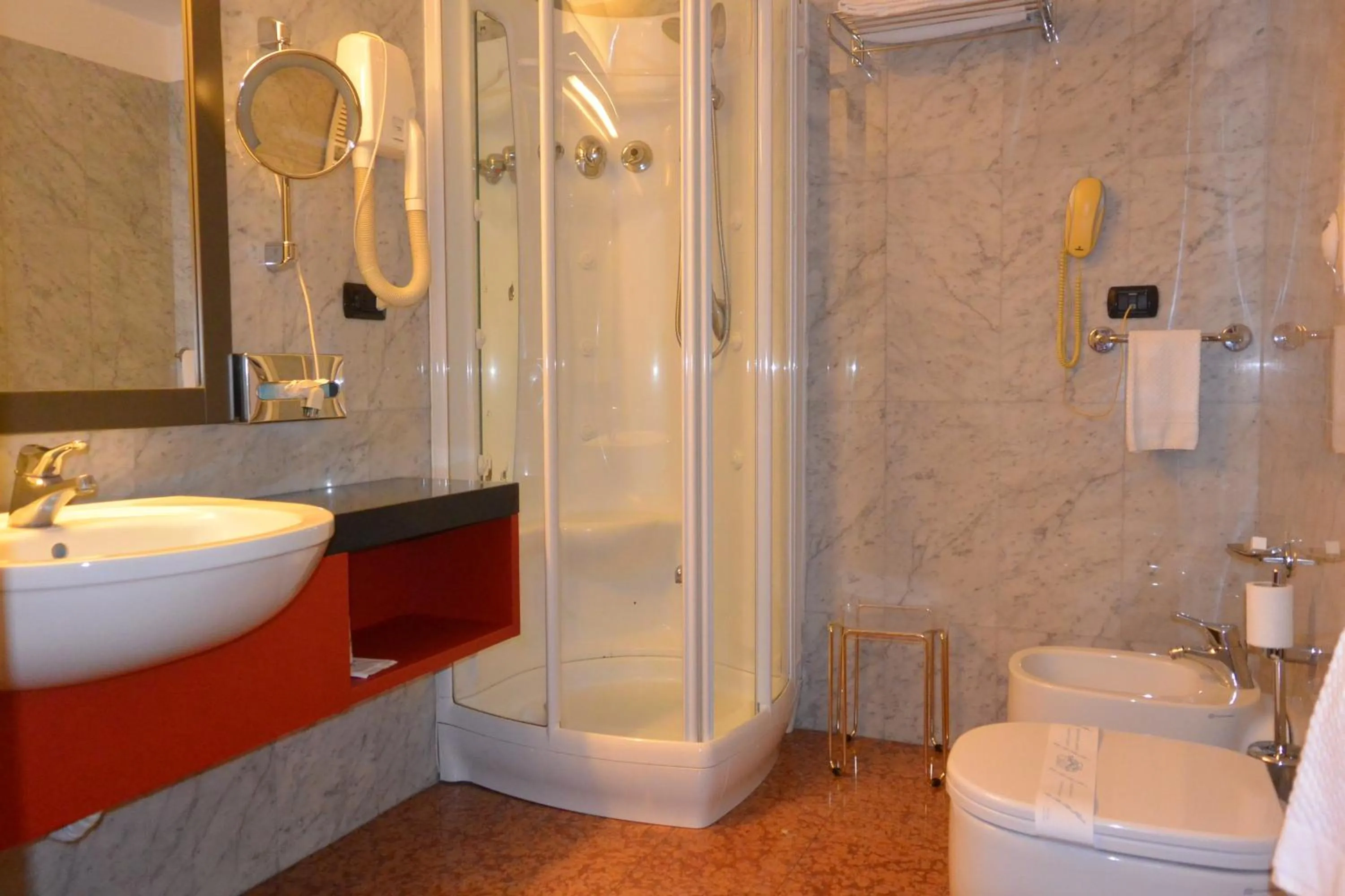 Bathroom in Hotel Metrò