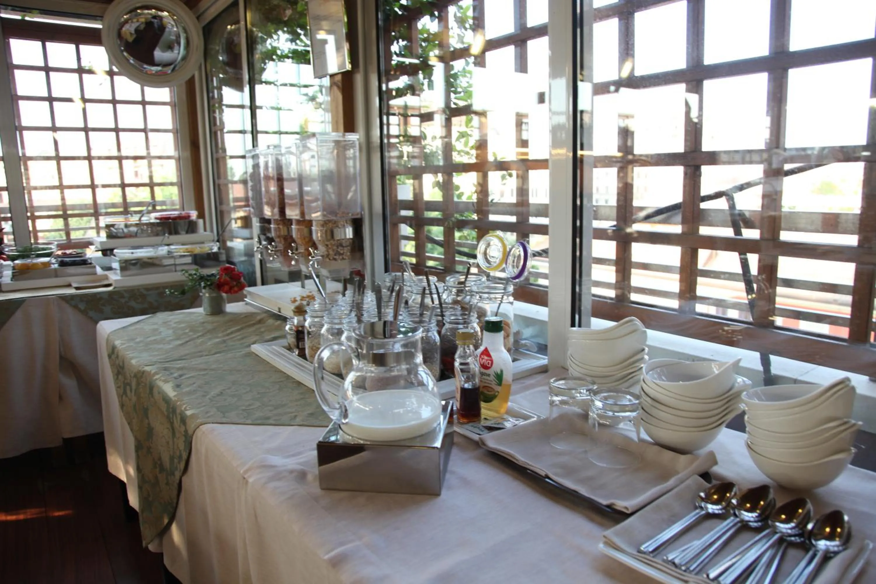 Buffet breakfast in Hotel Metrò