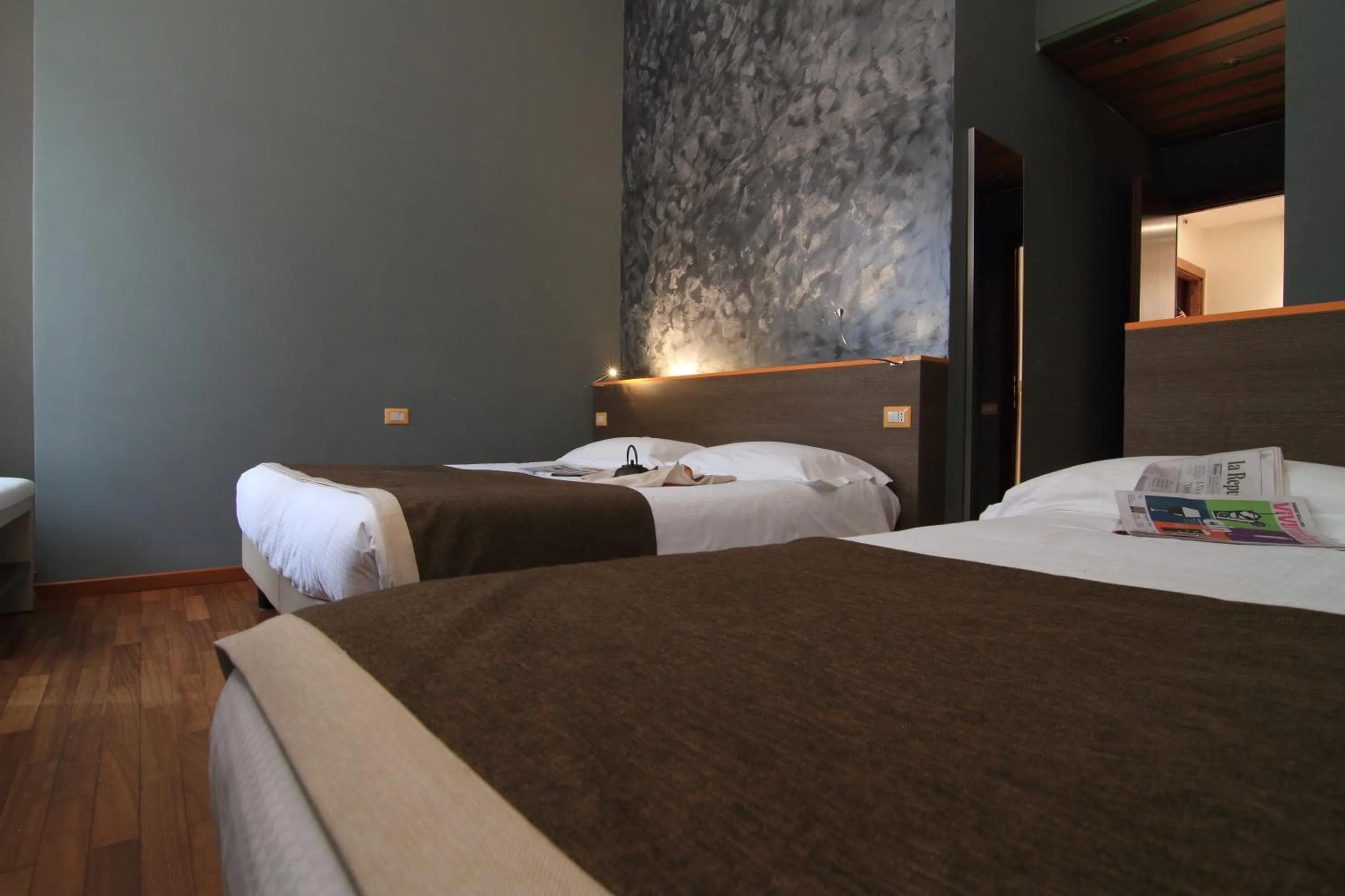 Bathroom, Bed in Hotel Metrò