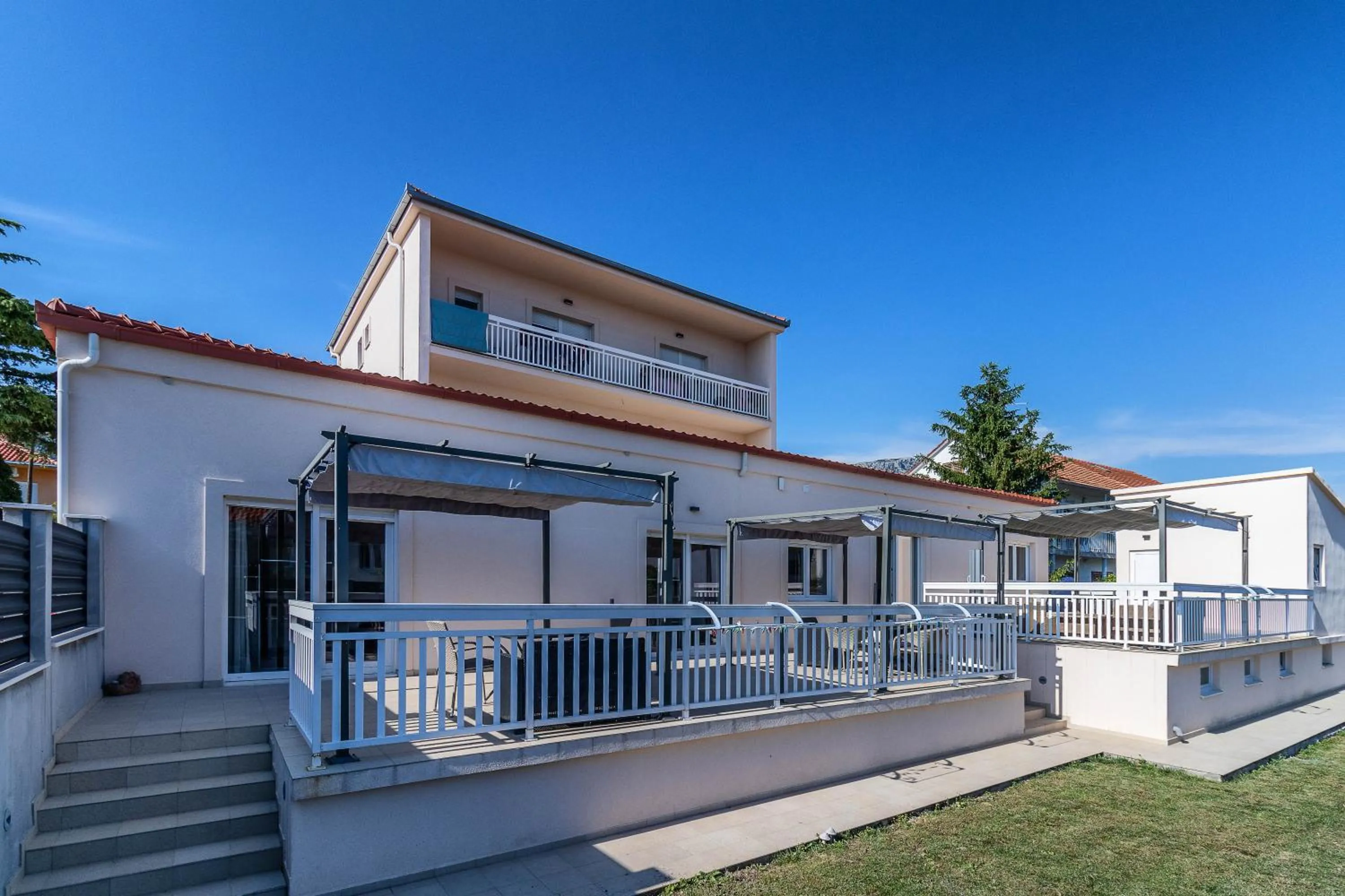 Property building in StaySplitBay