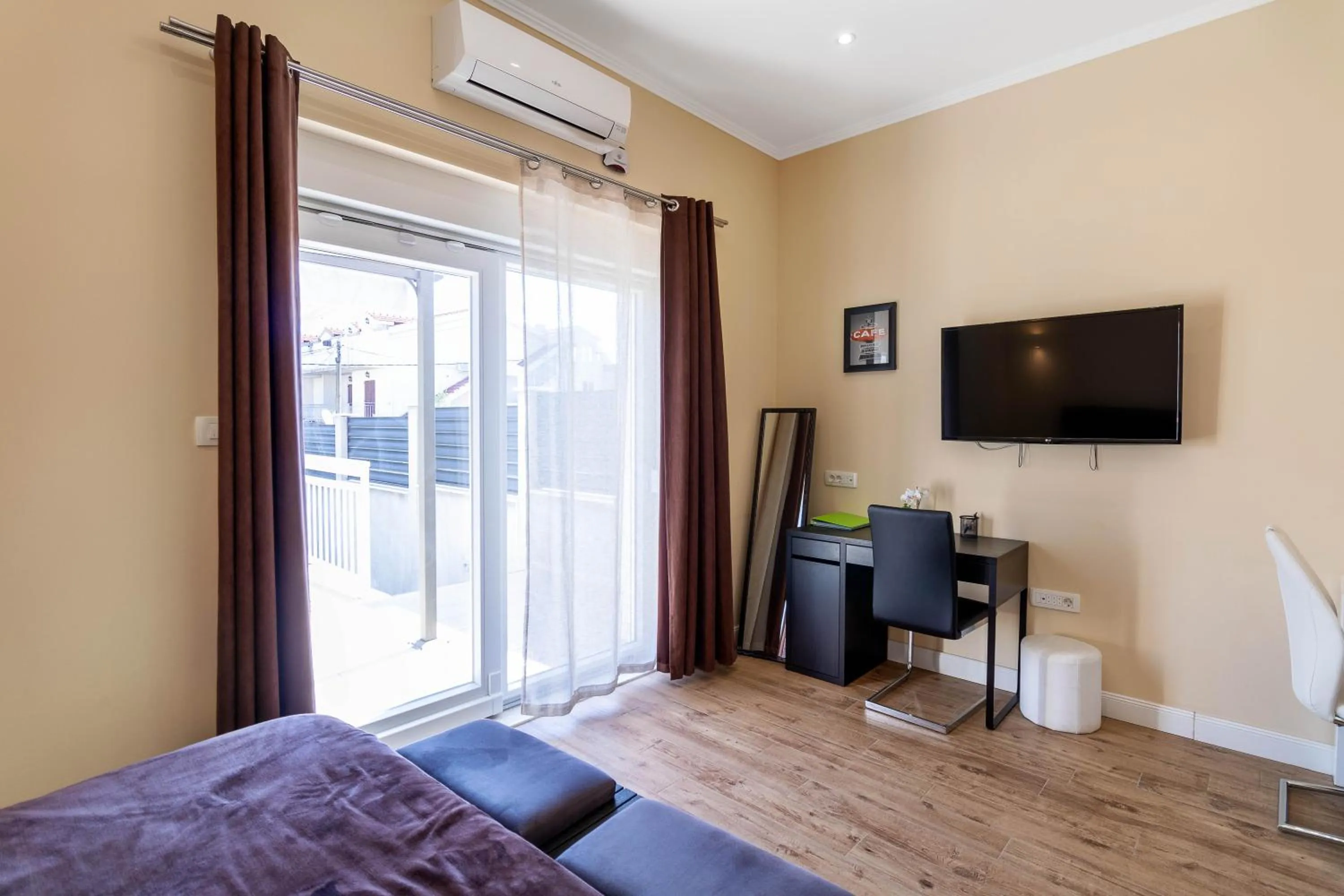 Living room, Bed in StaySplitBay