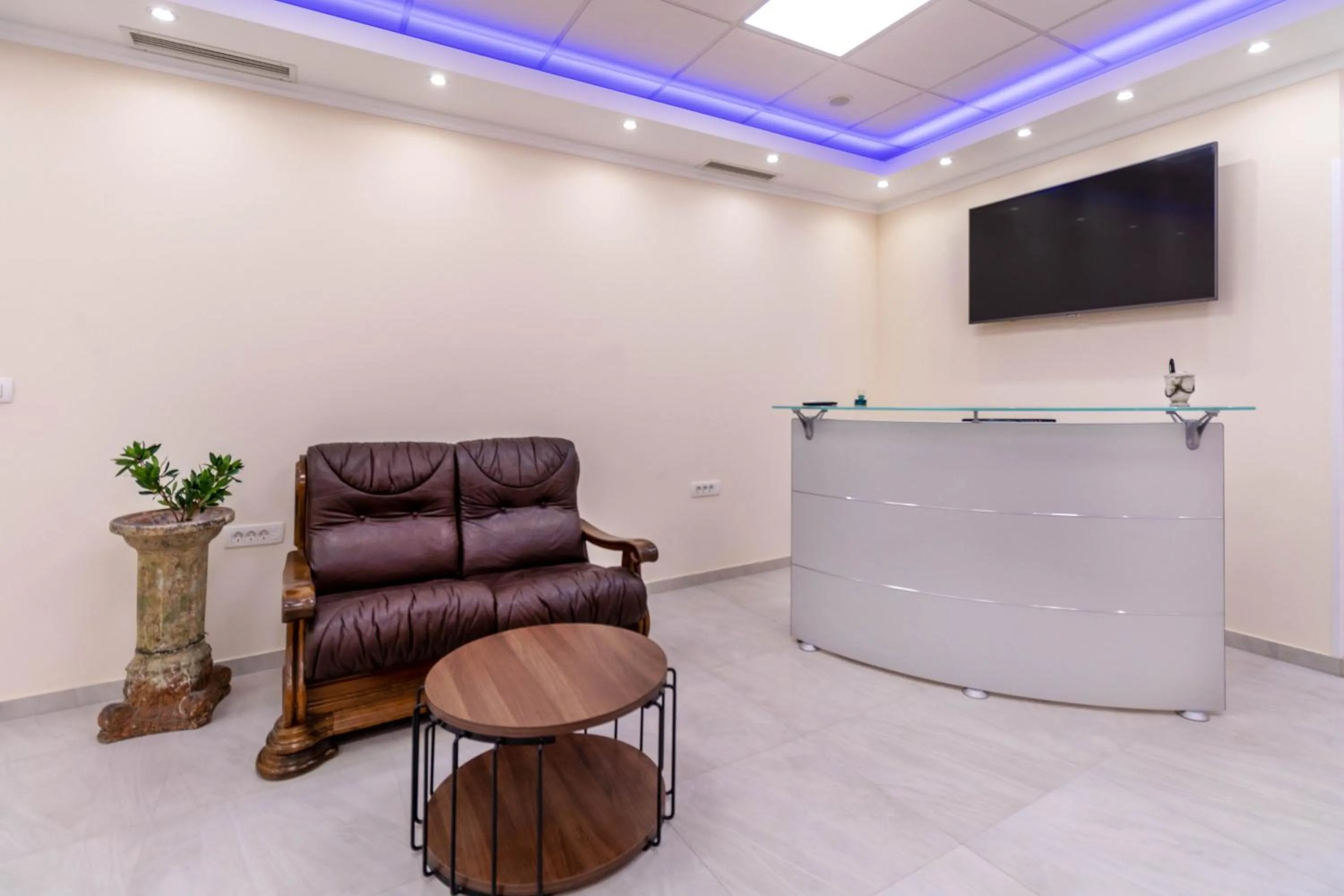 Communal lounge/ TV room in StaySplitBay