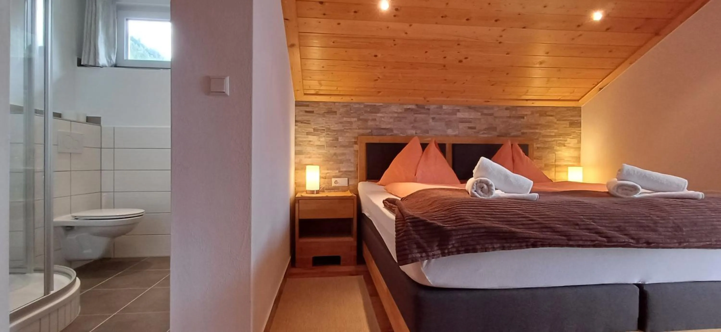 Bathroom, Bed in Familien & Wander-Pension Purkhardt