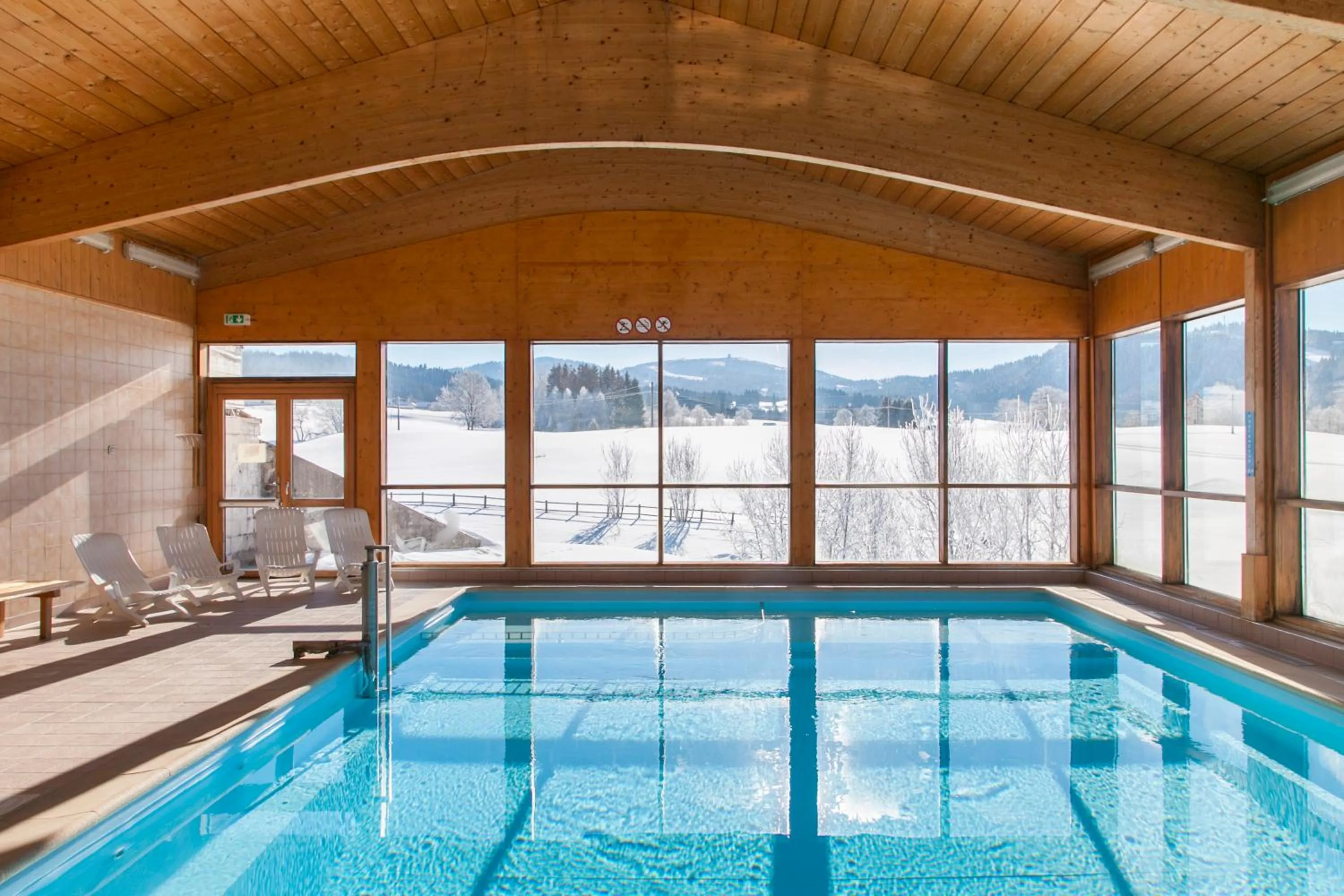 Swimming pool in Résidence Les Clarines ( by Popinns )