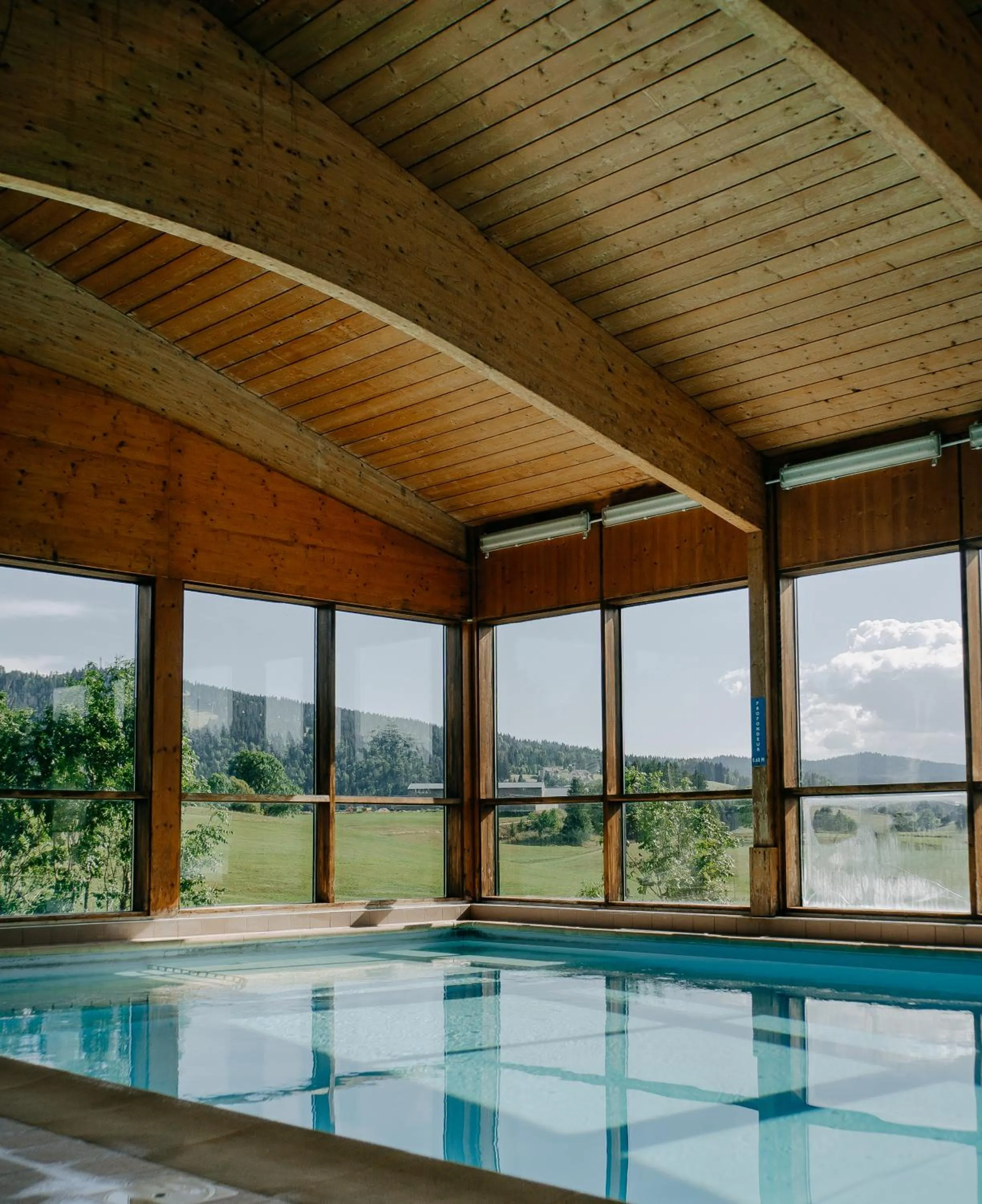 Pool view in Résidence Les Clarines ( by Popinns )