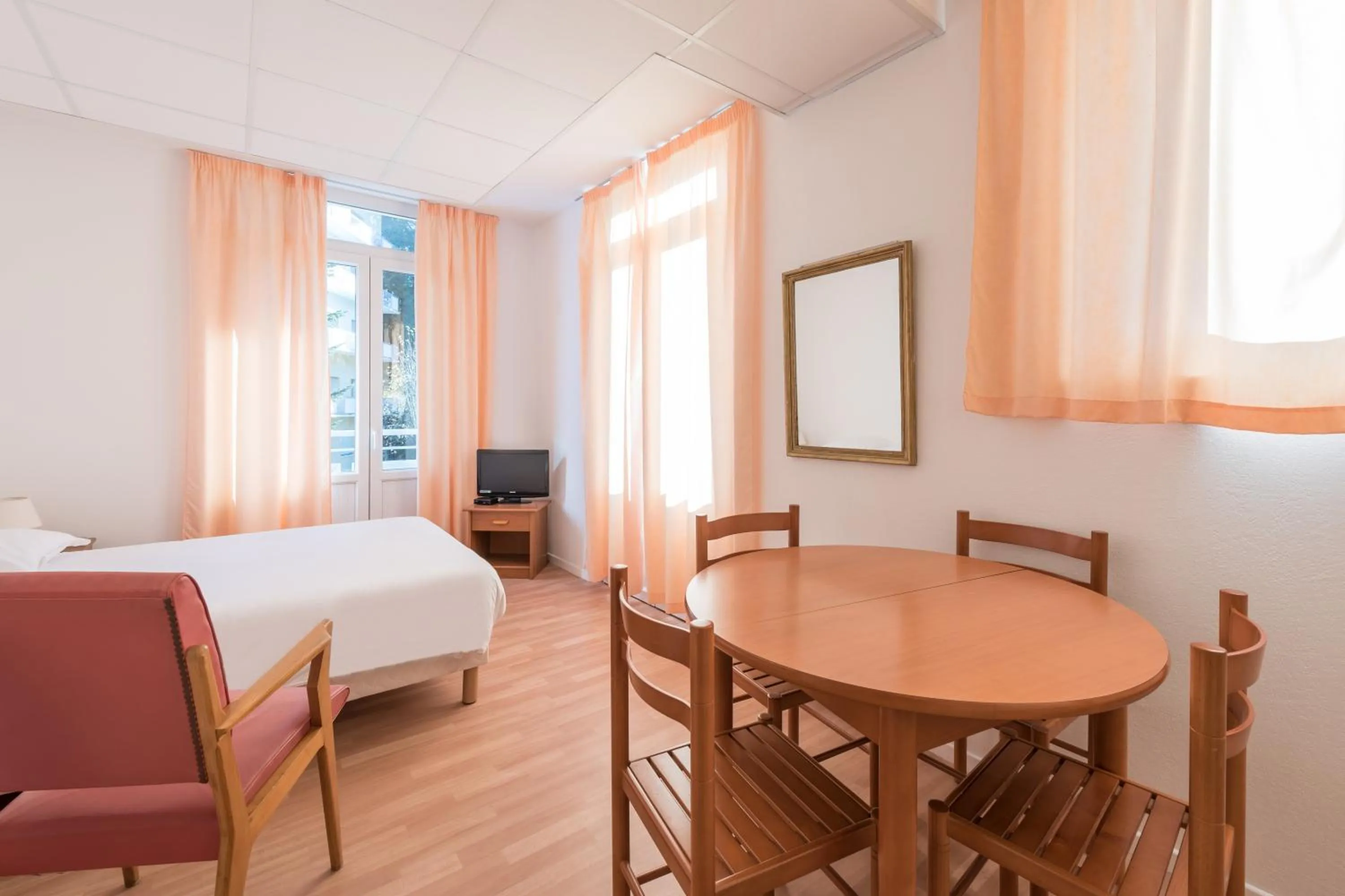 Bedroom, Bed in City Résidence Termalia