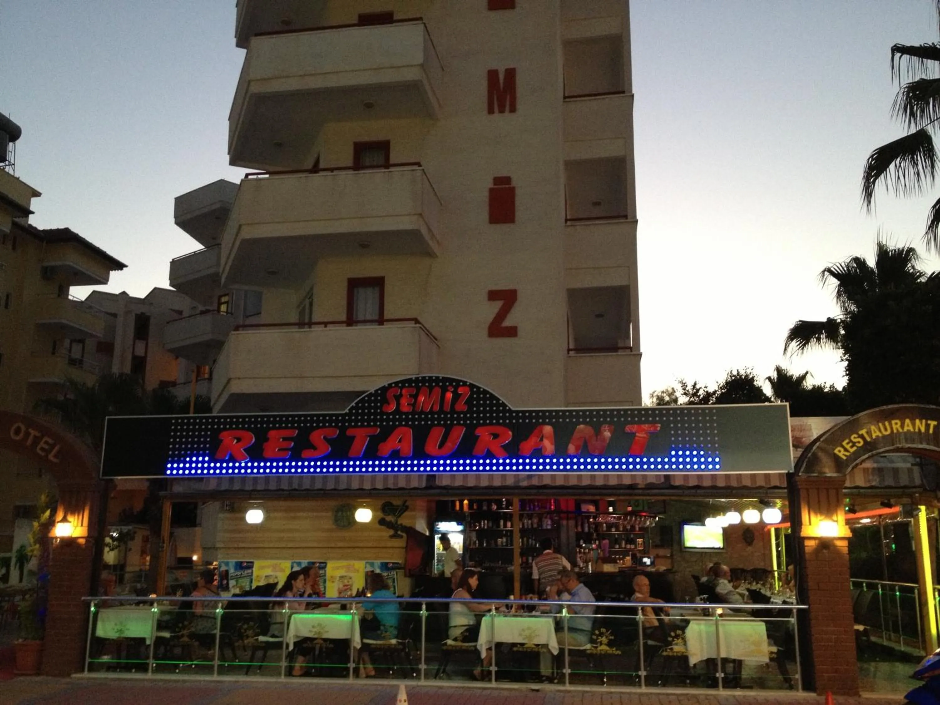 Restaurant/places to eat in Semiz Apart Hotel